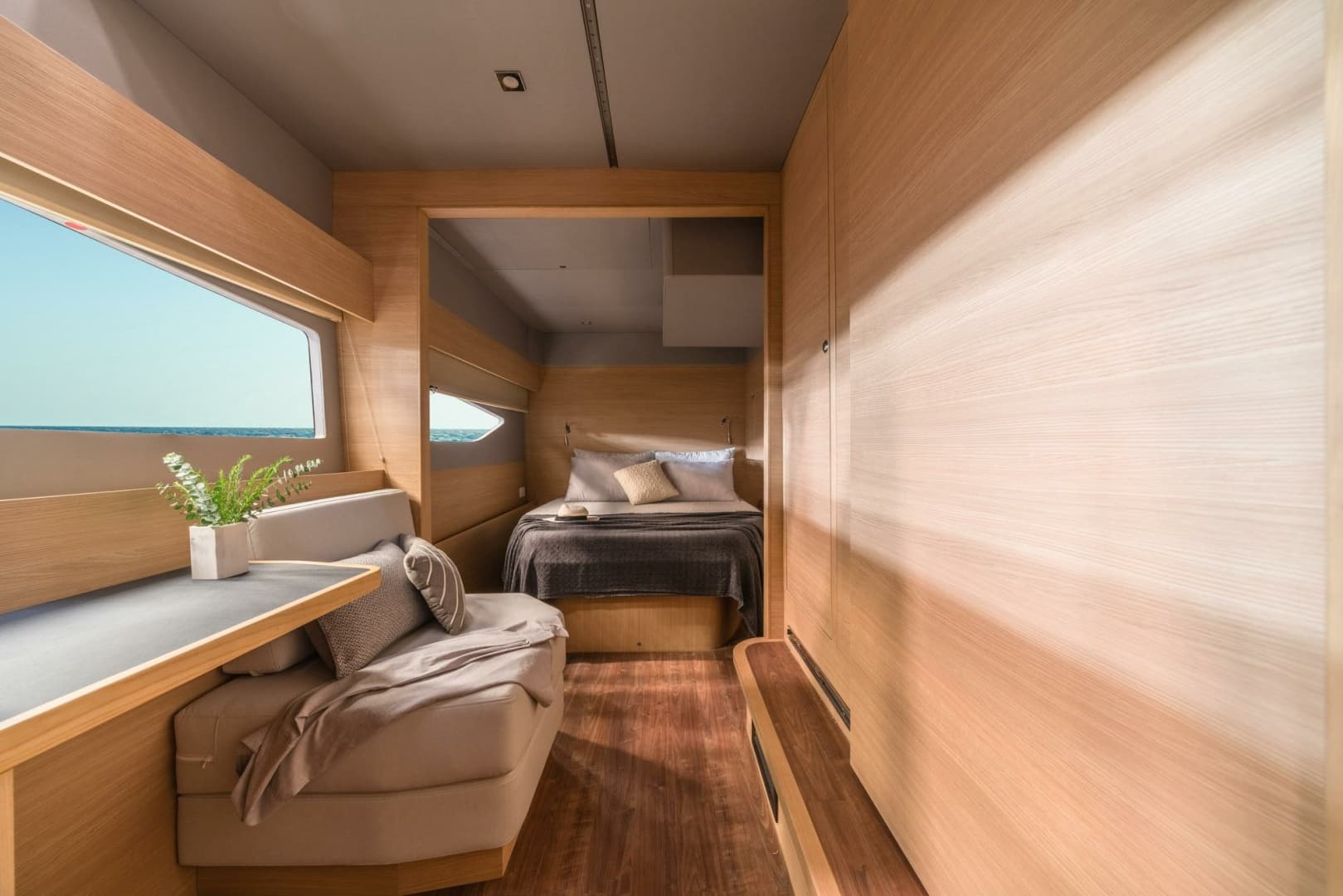 2025 Aquila 54 Yacht