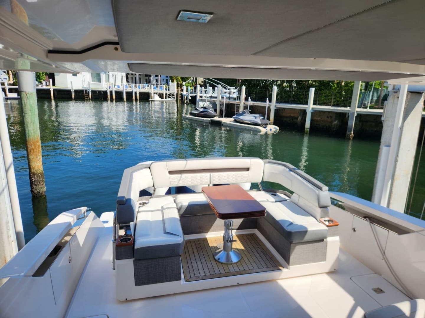 2019 Tiara Yachts 38 LS