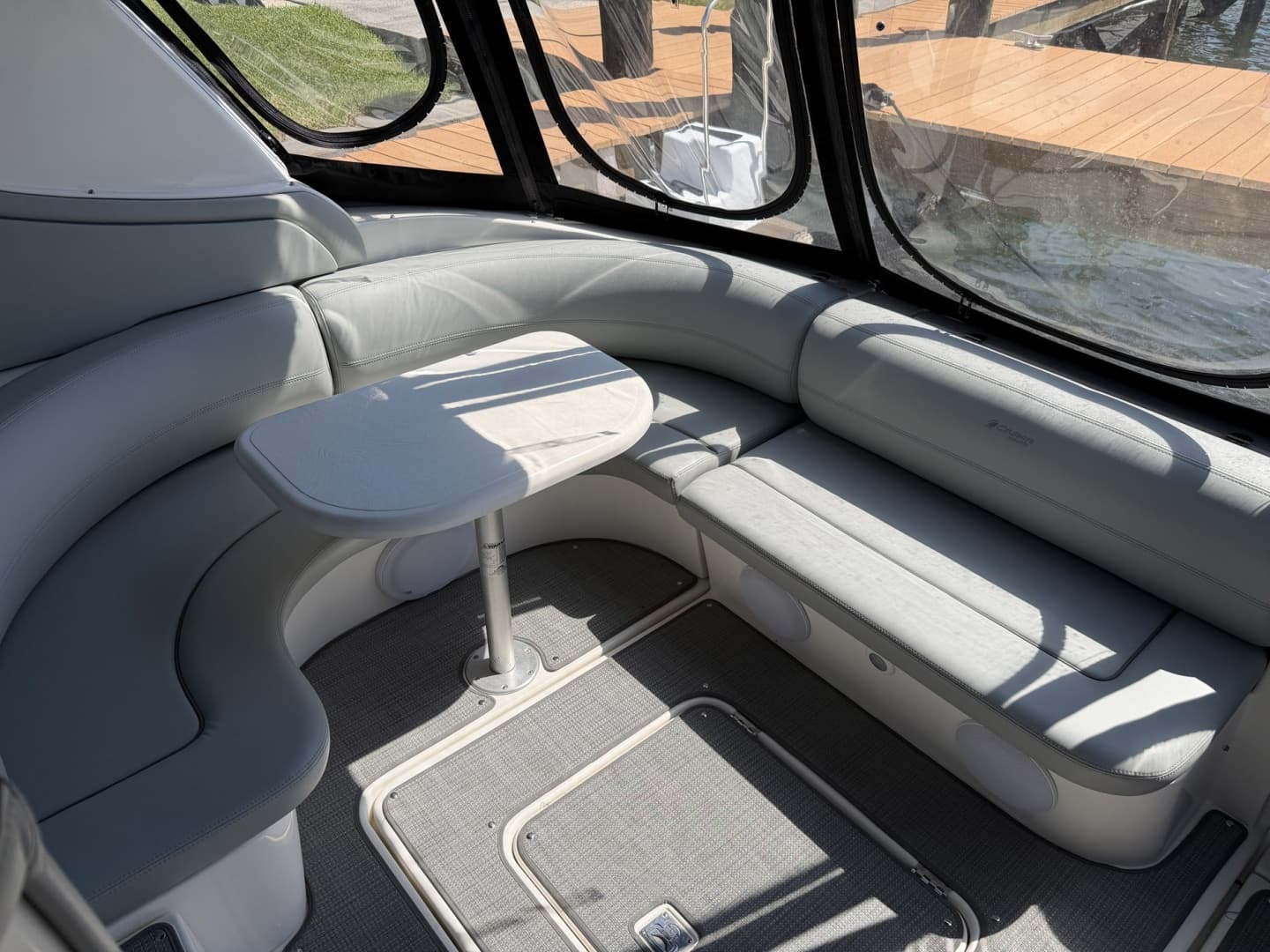 2007 Cruisers Yachts 370 Express