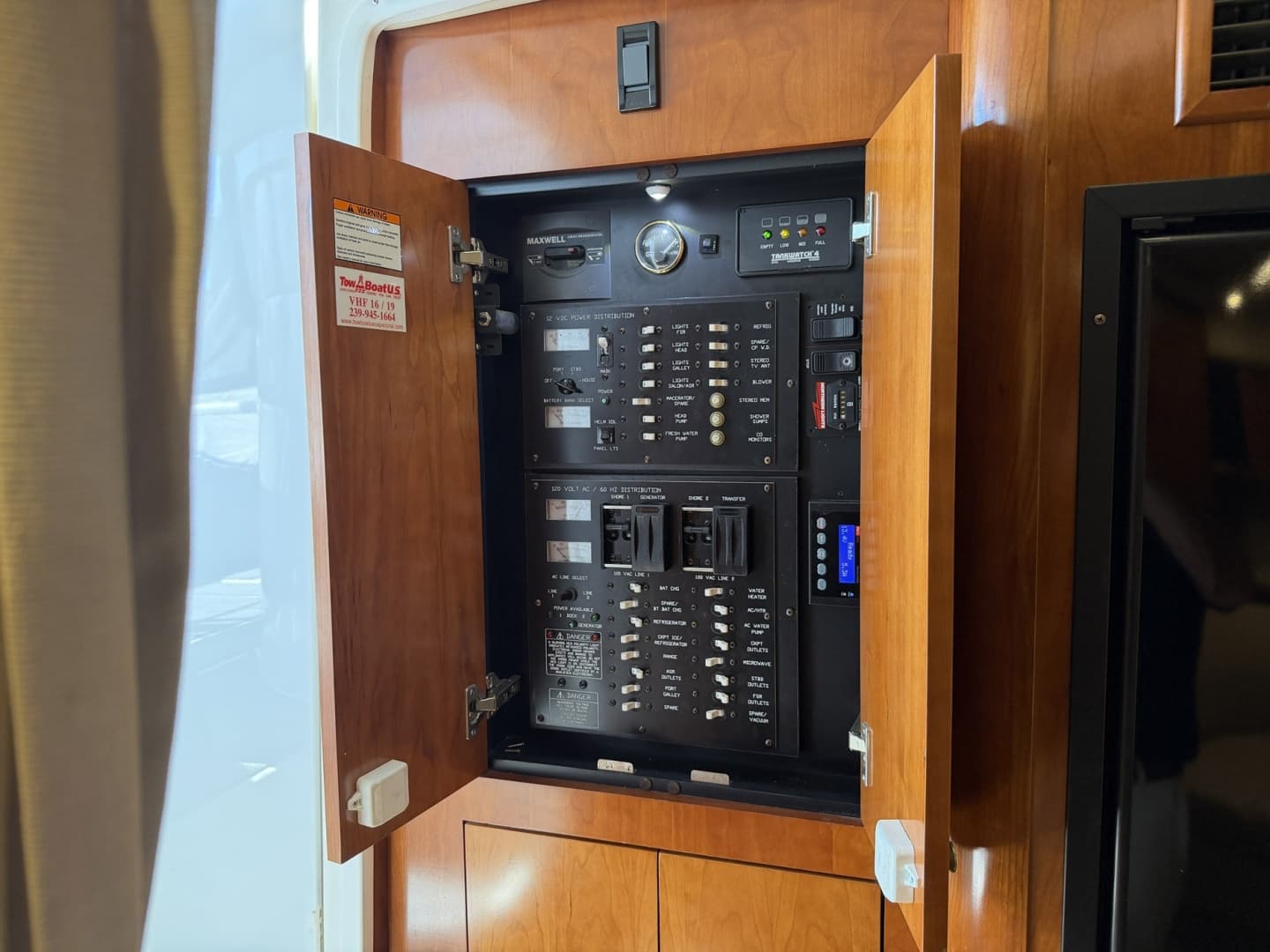 2007 Cruisers Yachts 370 Express