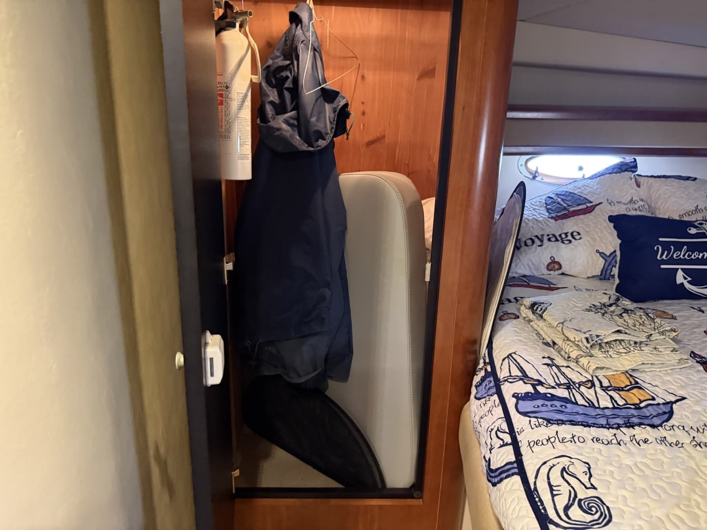 2007 Cruisers Yachts 370 Express