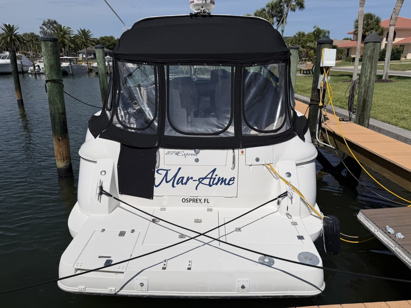 2007 Cruisers Yachts 370 Express