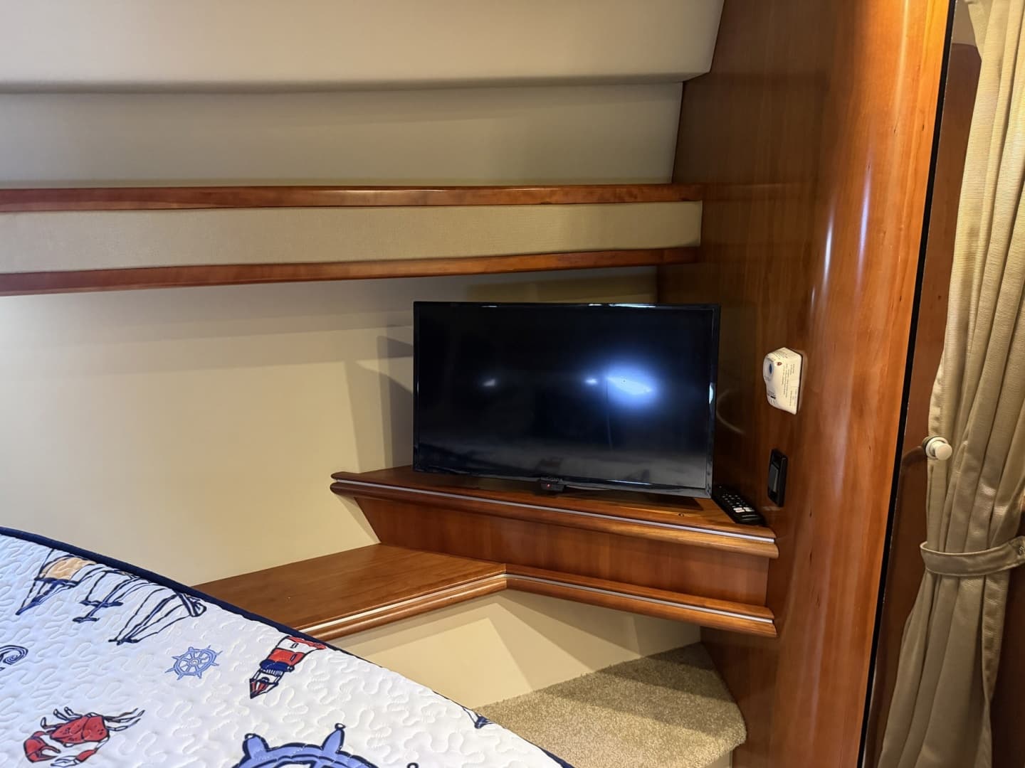 2007 Cruisers Yachts 370 Express