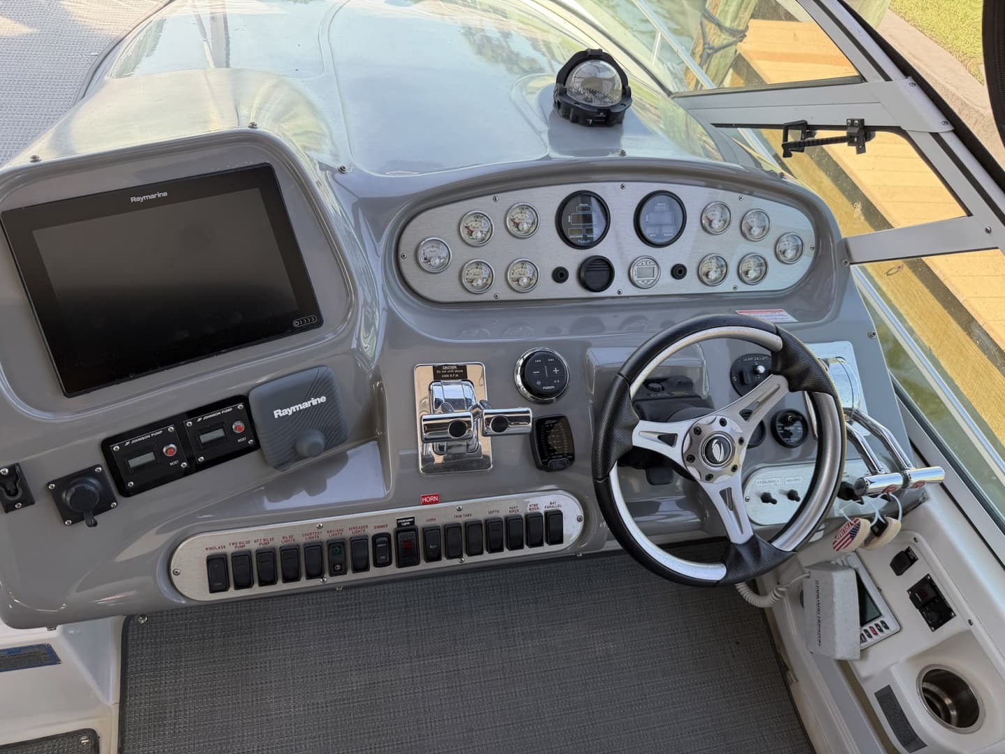 2007 Cruisers Yachts 370 Express