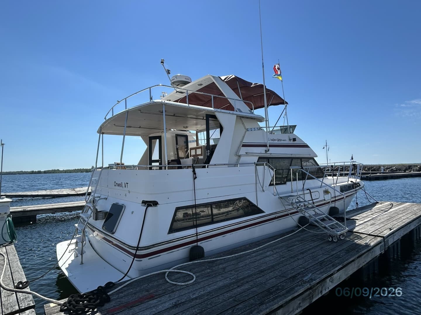 44' High Tech starboard aft profile