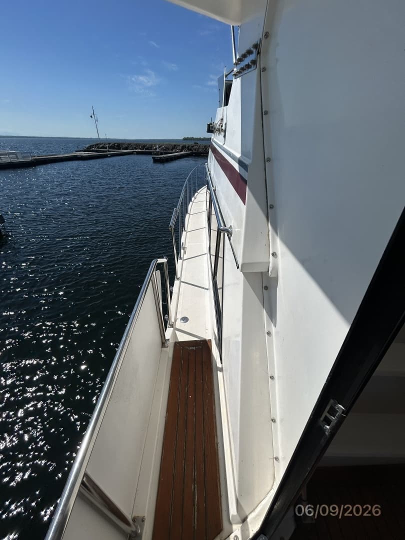 44' High Tech port side deck1