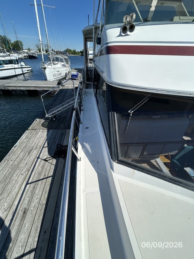 44' High Tech starboard side deck2