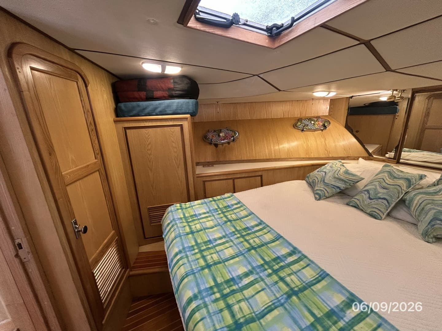 44' High Tech guest stateroom port