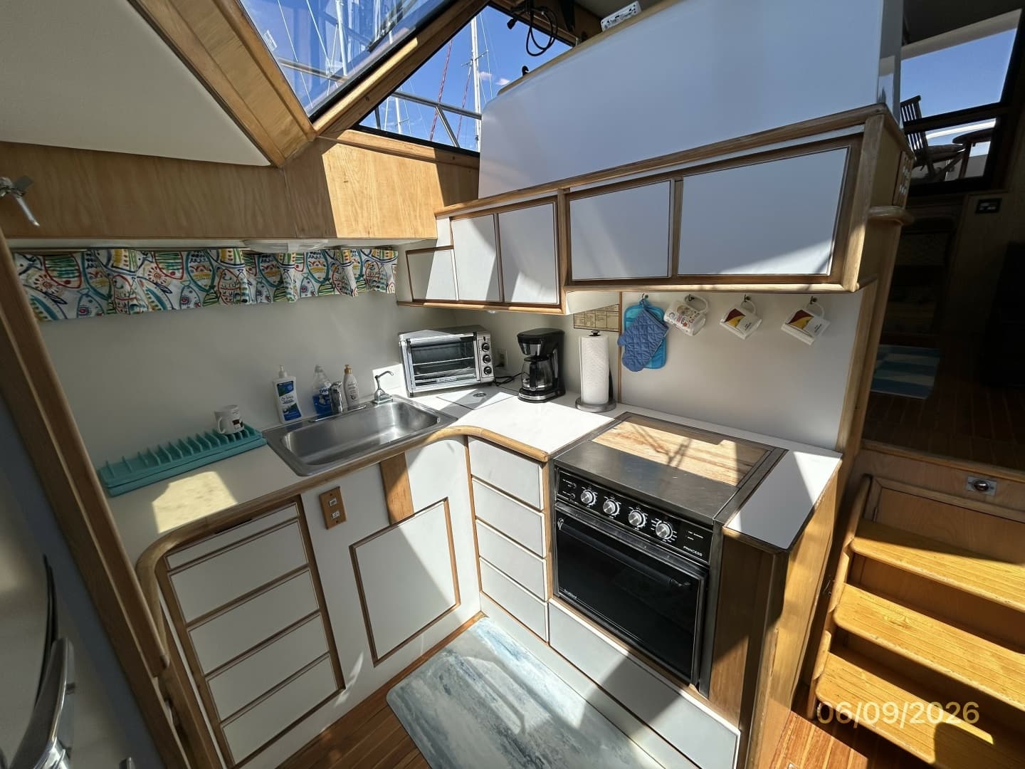 44' High Tech galley4