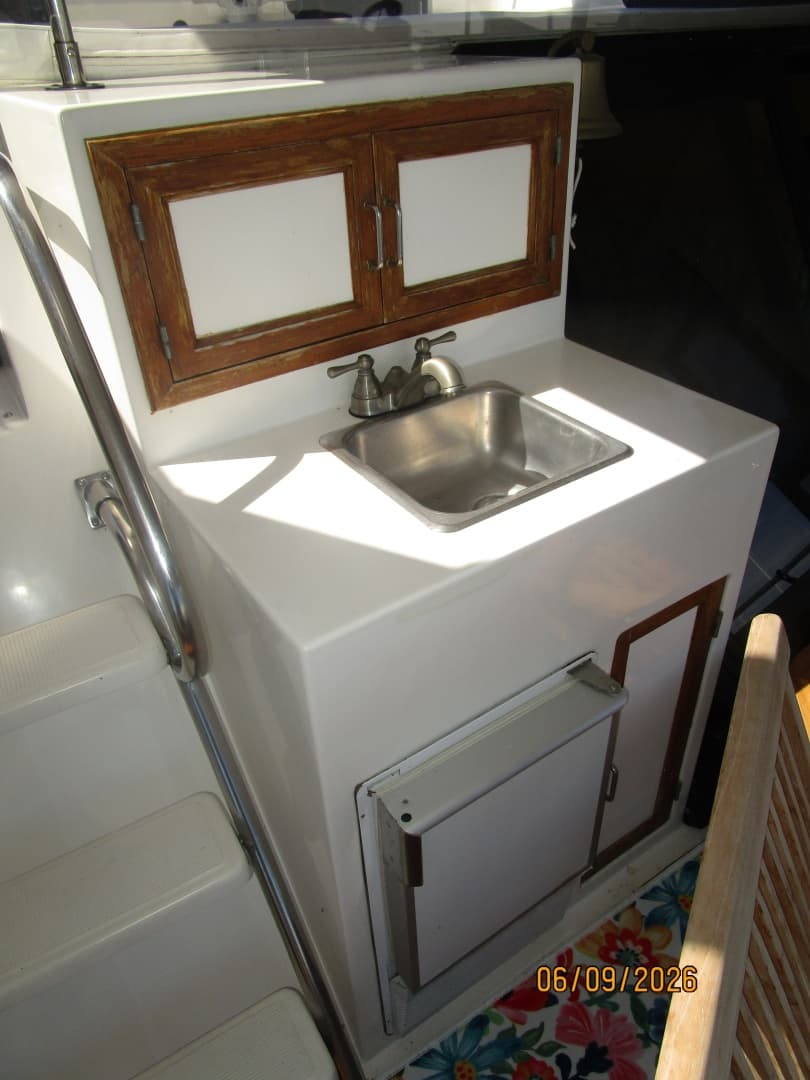 44' High Tech sundeck wetbar
