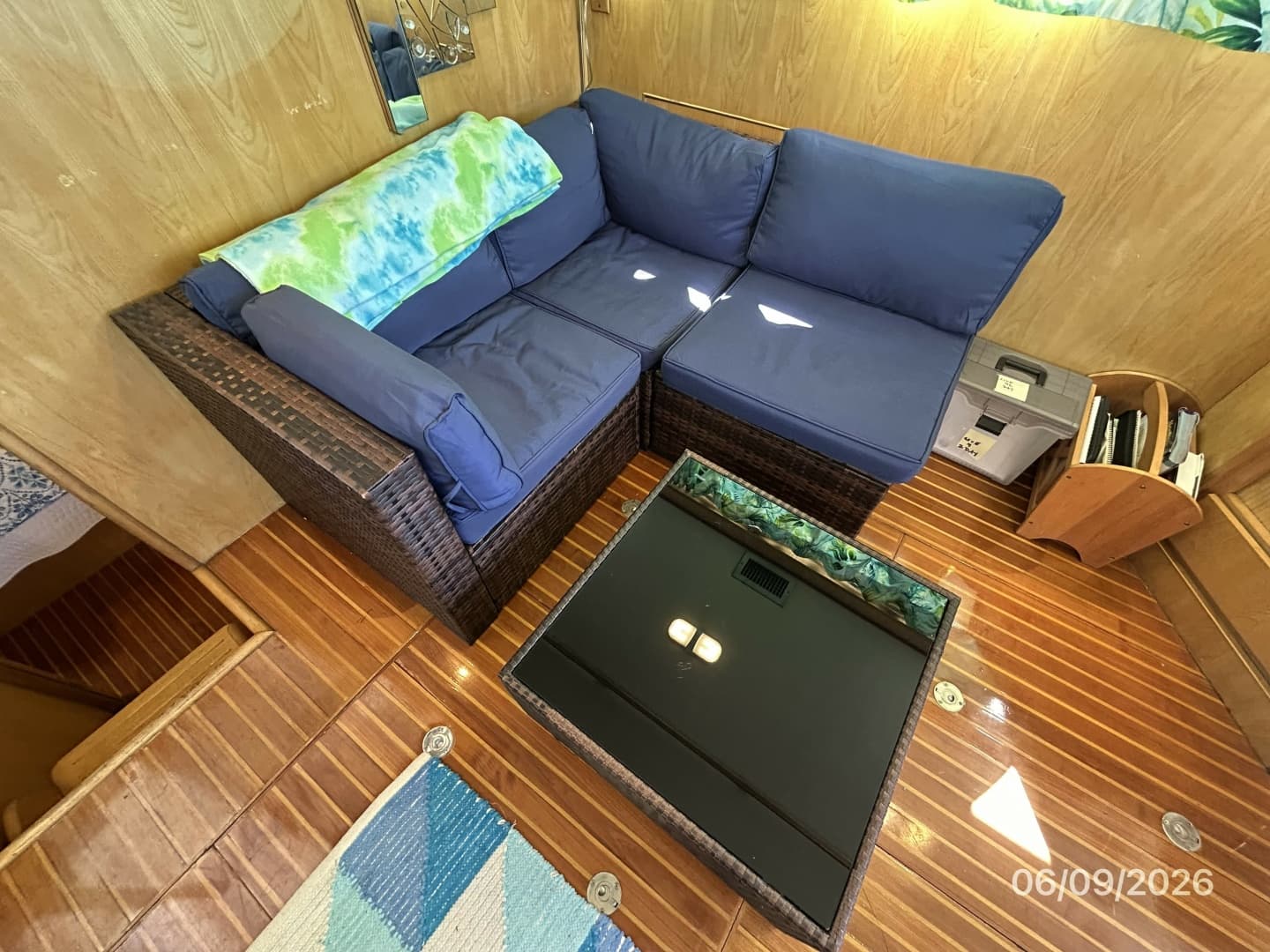 44' High Tech salon port aft seating