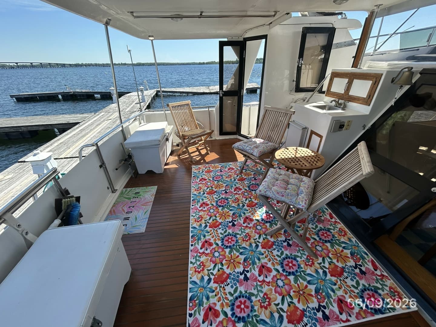 44' High Tech sundeck port