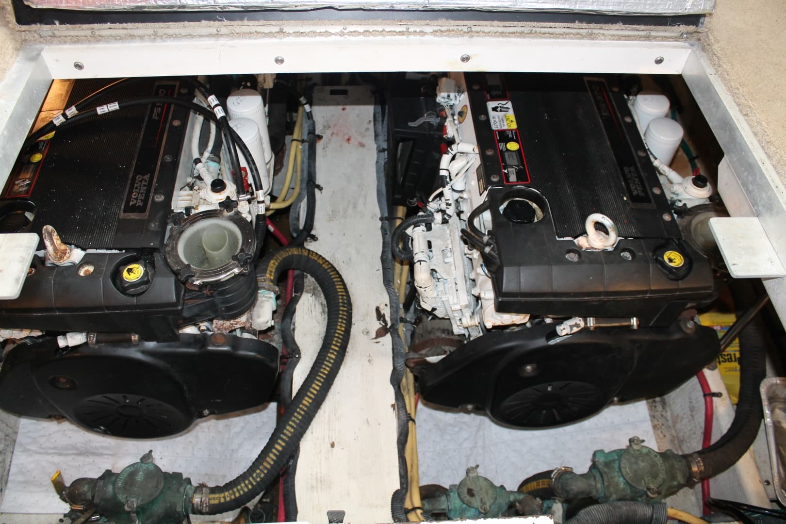 2007 Cruisers Yachts 