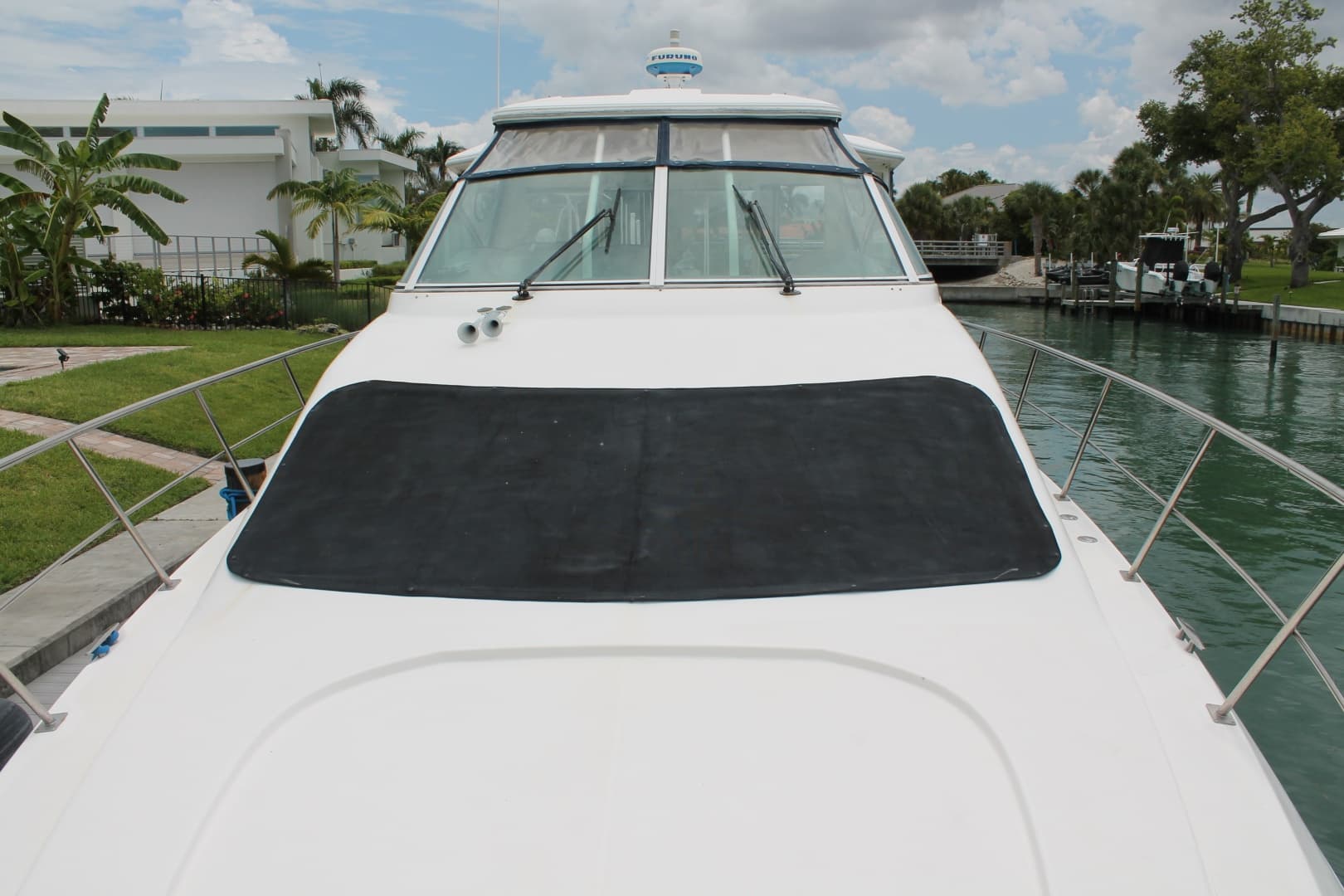 2007 Cruisers Yachts 