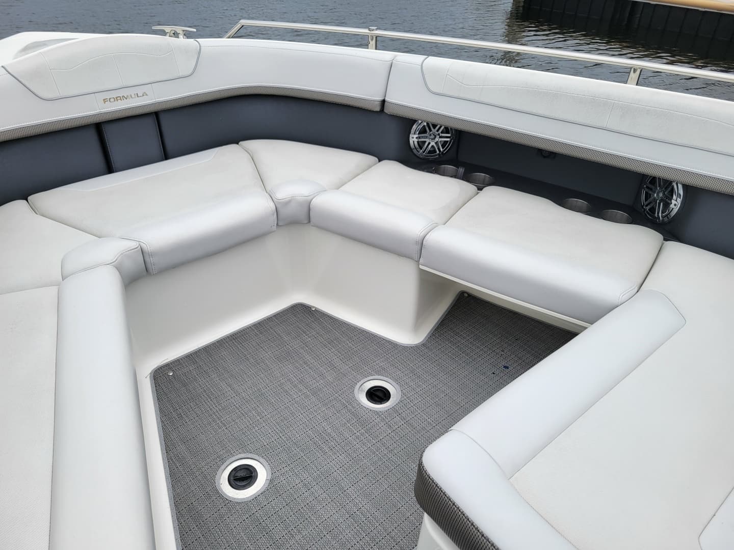 2019 Formula 350 Crossover Bowrider