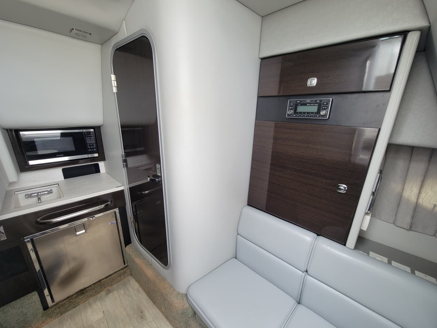 2019 Formula 350 Crossover Bowrider