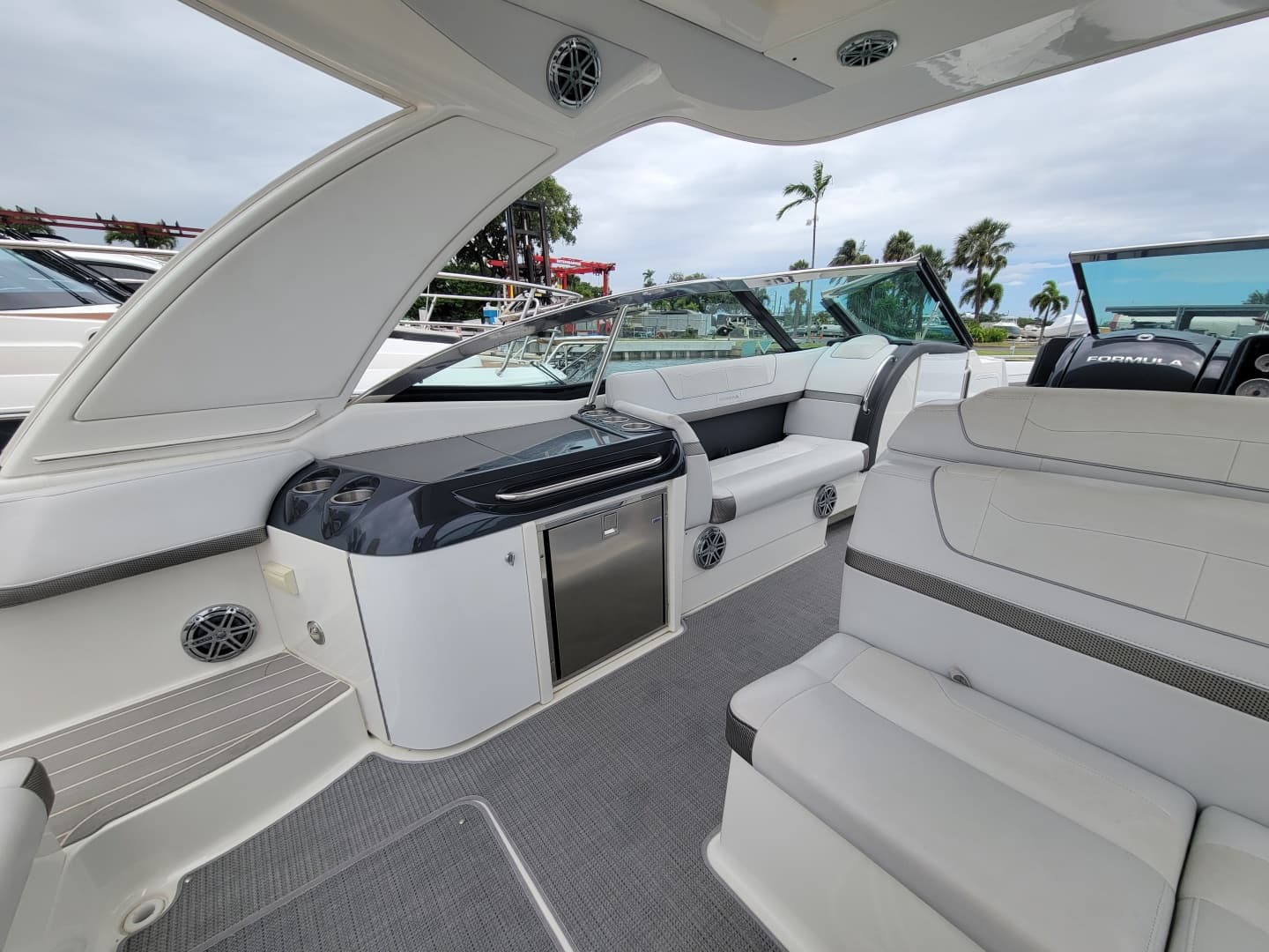 2019 Formula 350 Crossover Bowrider