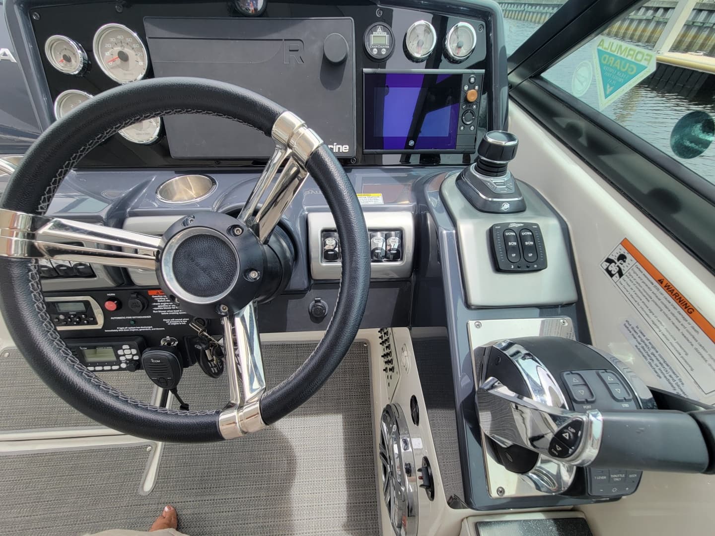 2019 Formula 350 Crossover Bowrider