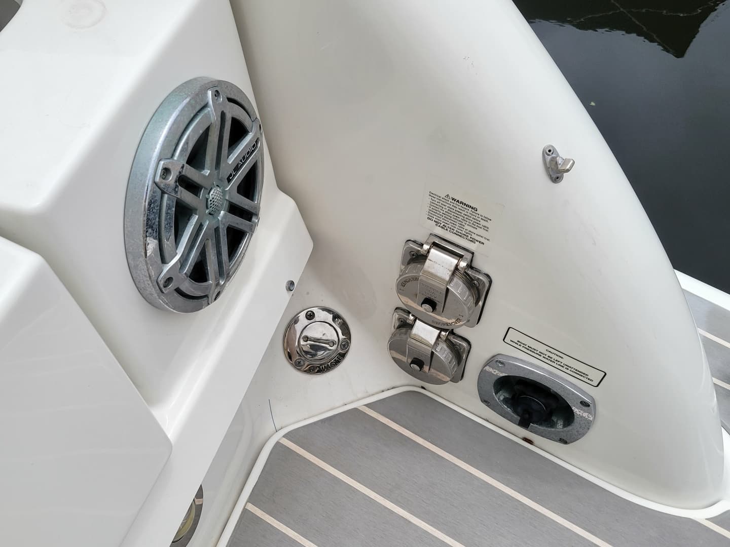 2019 Formula 350 Crossover Bowrider