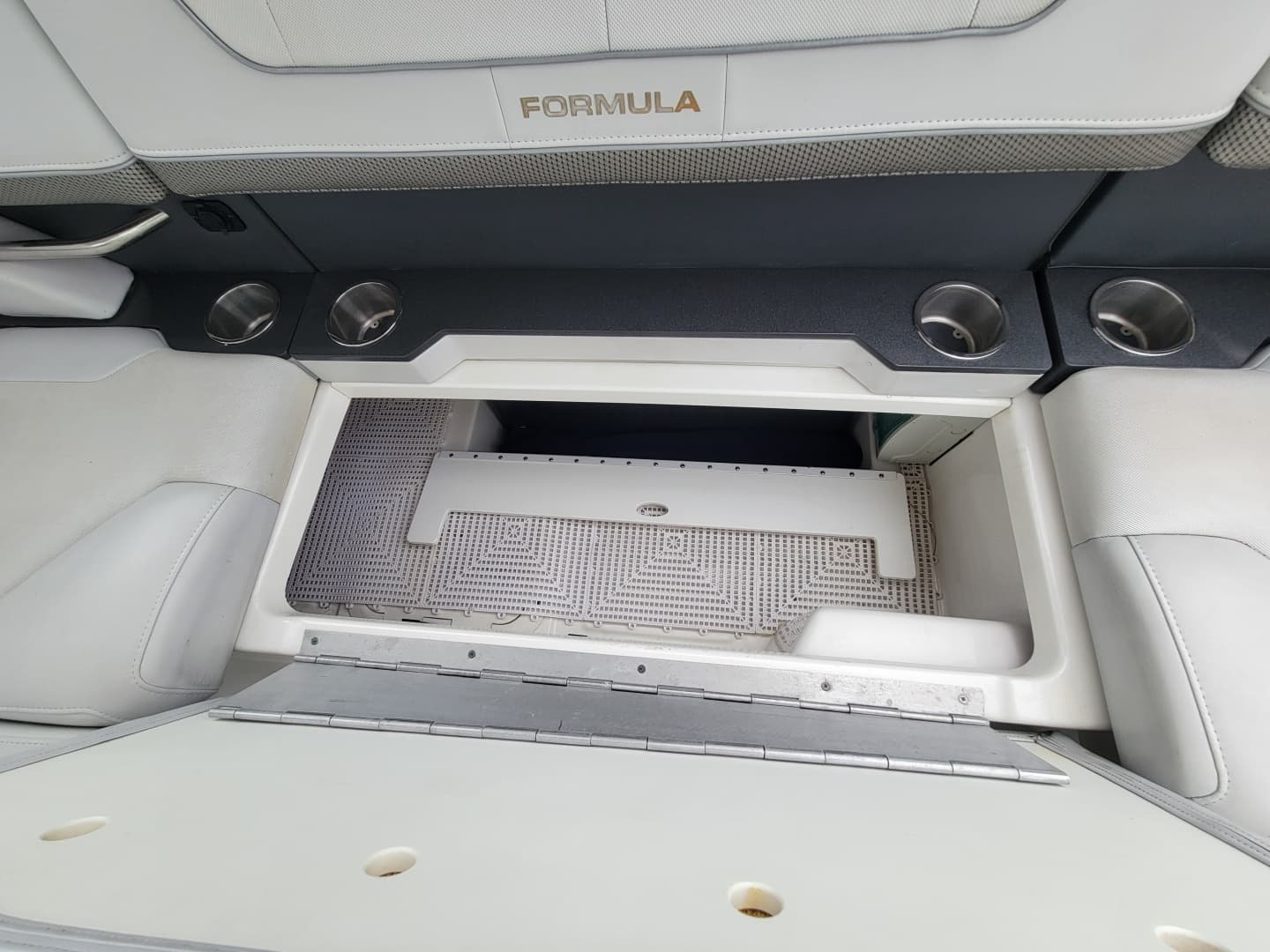 2019 Formula 350 Crossover Bowrider
