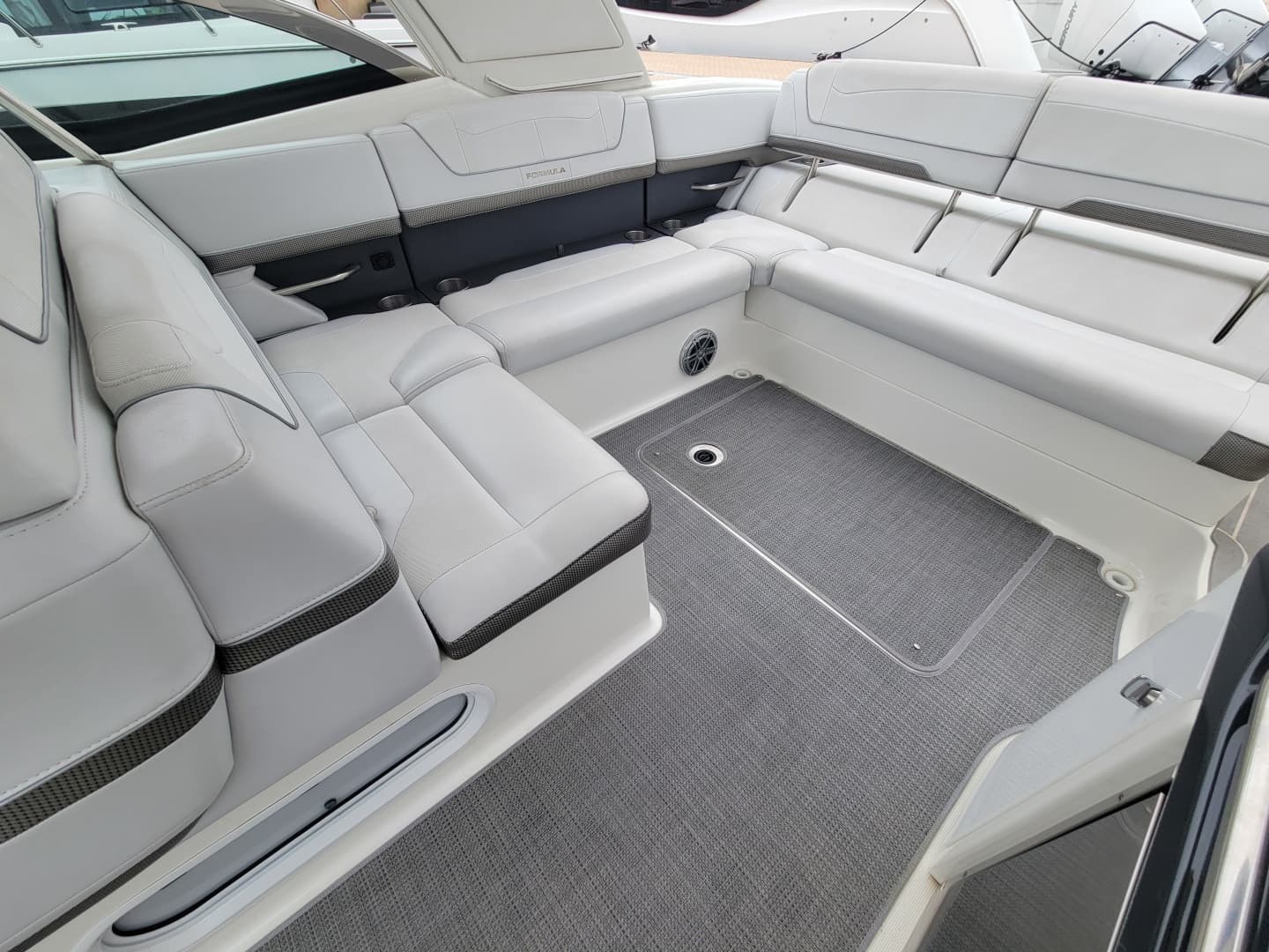 2019 Formula 350 Crossover Bowrider