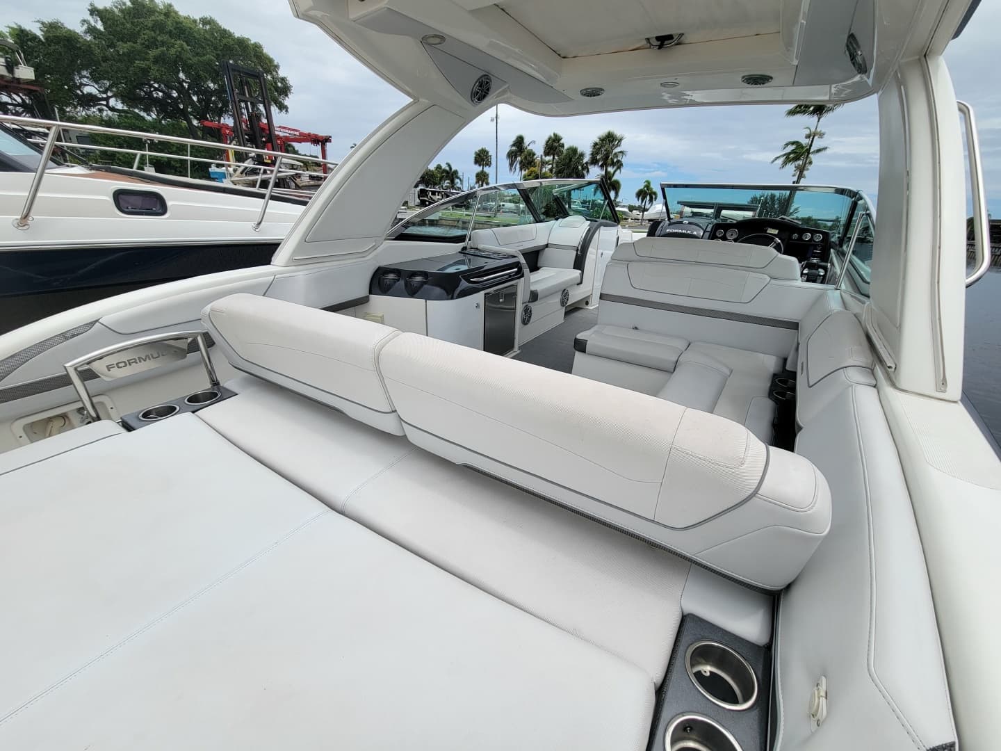 2019 Formula 350 Crossover Bowrider