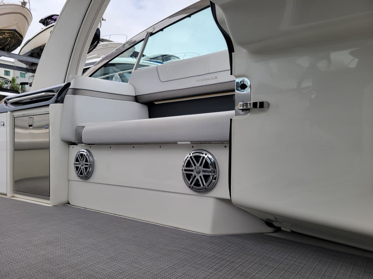 2019 Formula 350 Crossover Bowrider