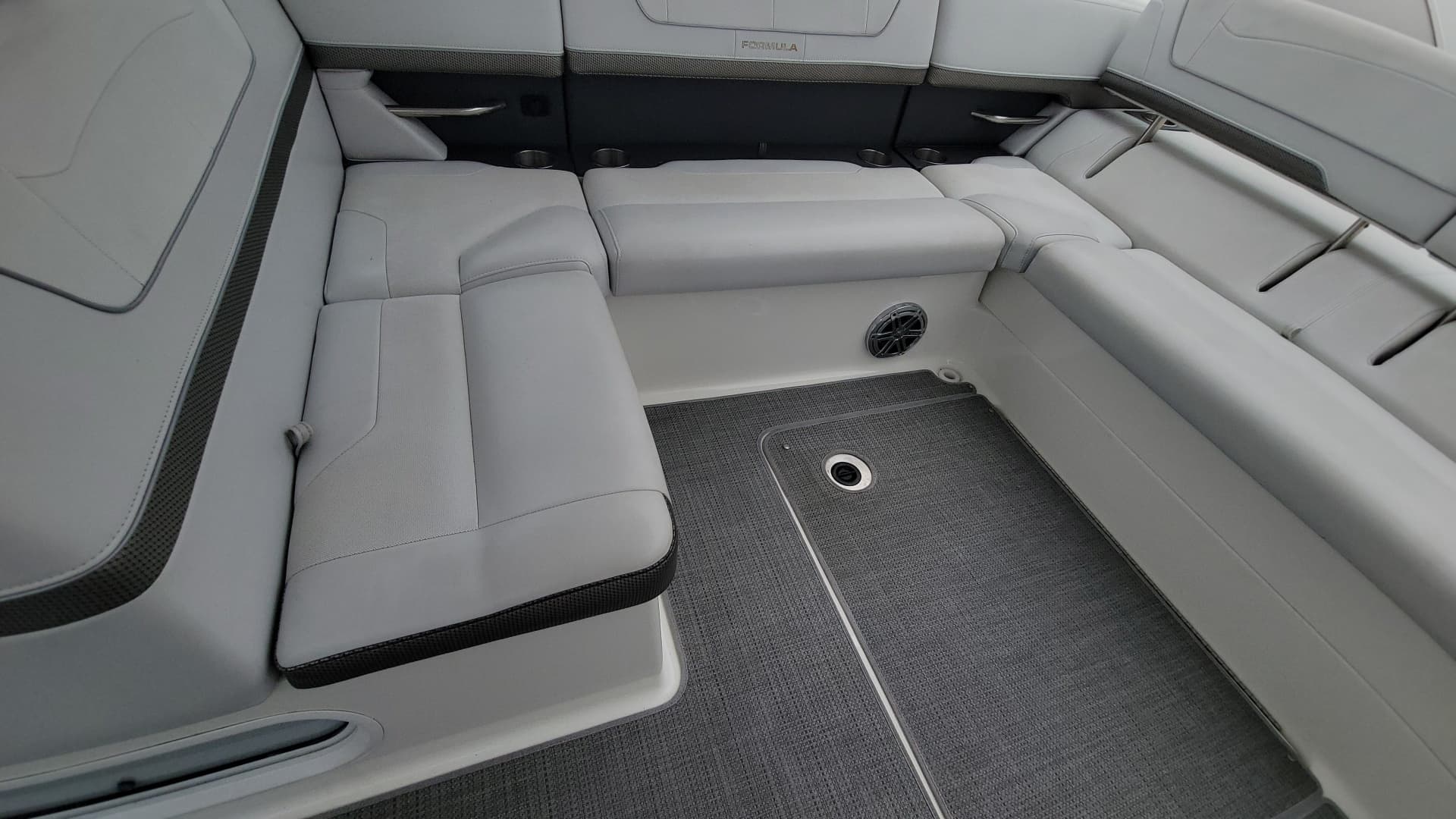 2019 Formula 350 Crossover Bowrider