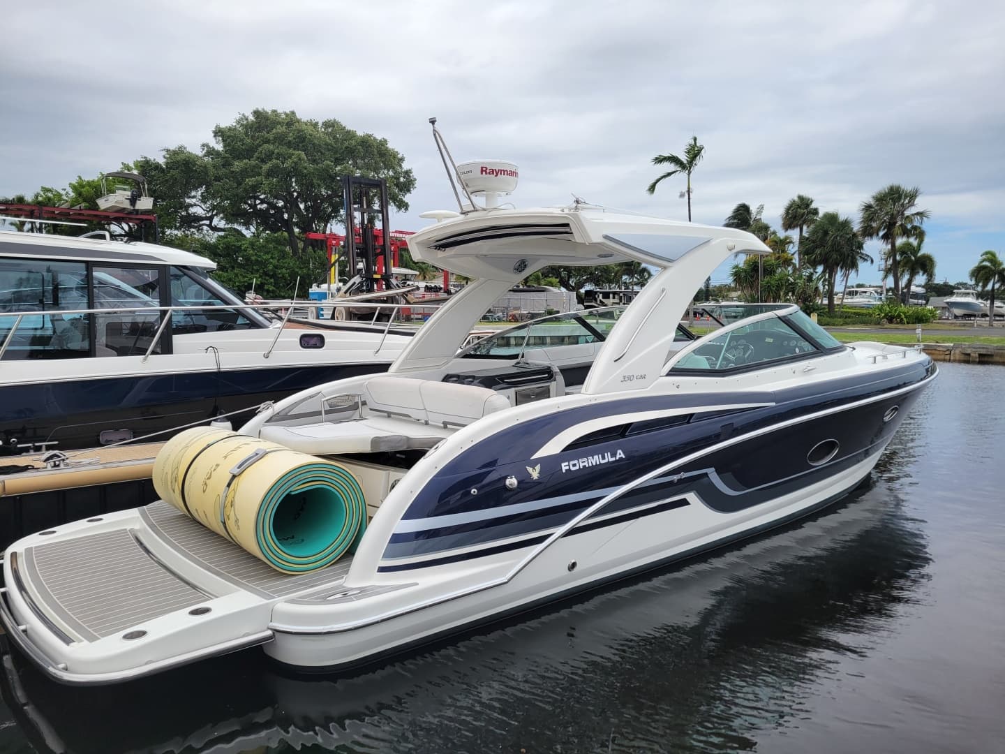 2019 Formula 350 Crossover Bowrider