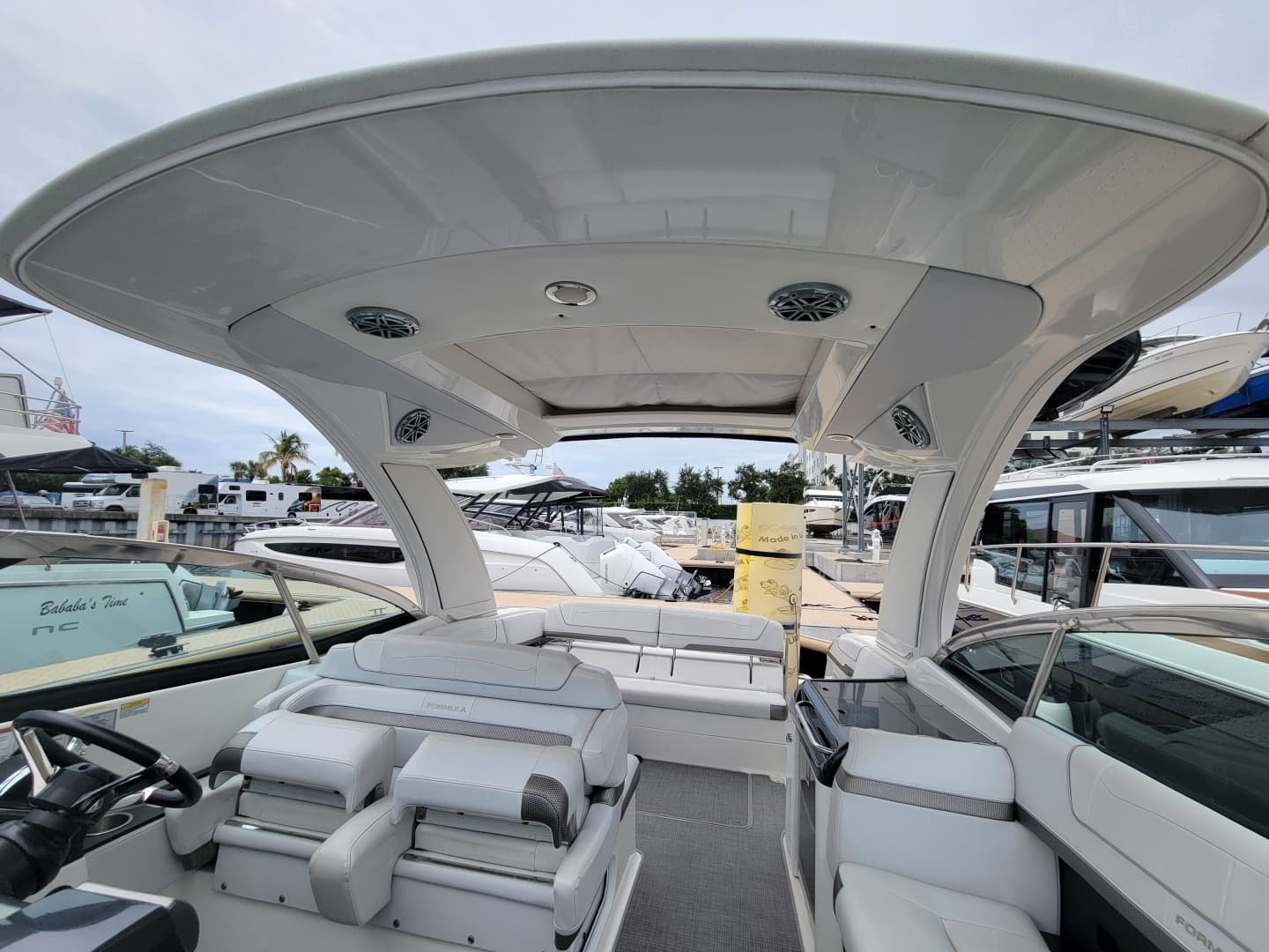 2019 Formula 350 Crossover Bowrider