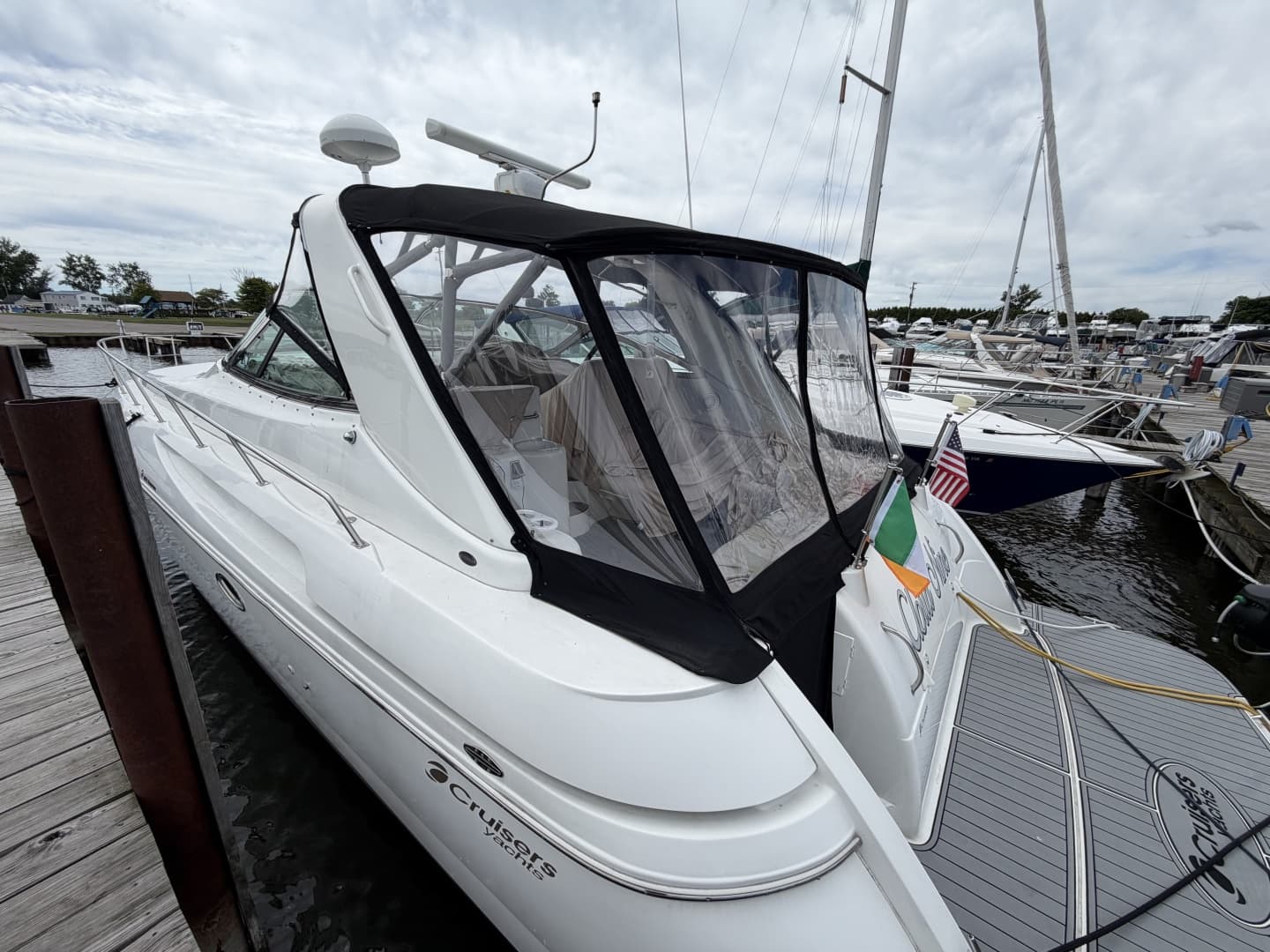 2001 Cruisers Yachts 3780 Express