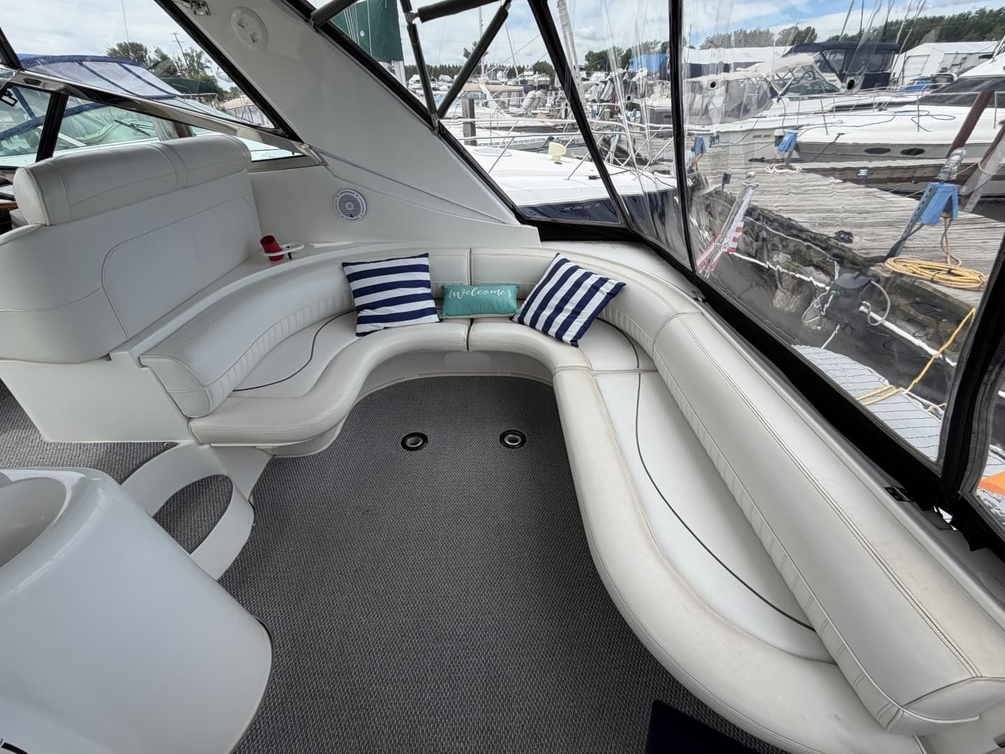 2001 Cruisers Yachts 3780 Express