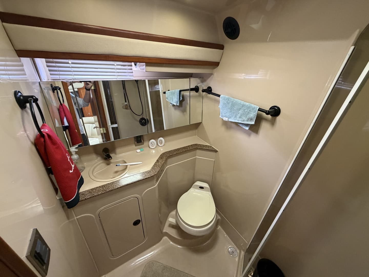 2001 Cruisers Yachts 3780 Express