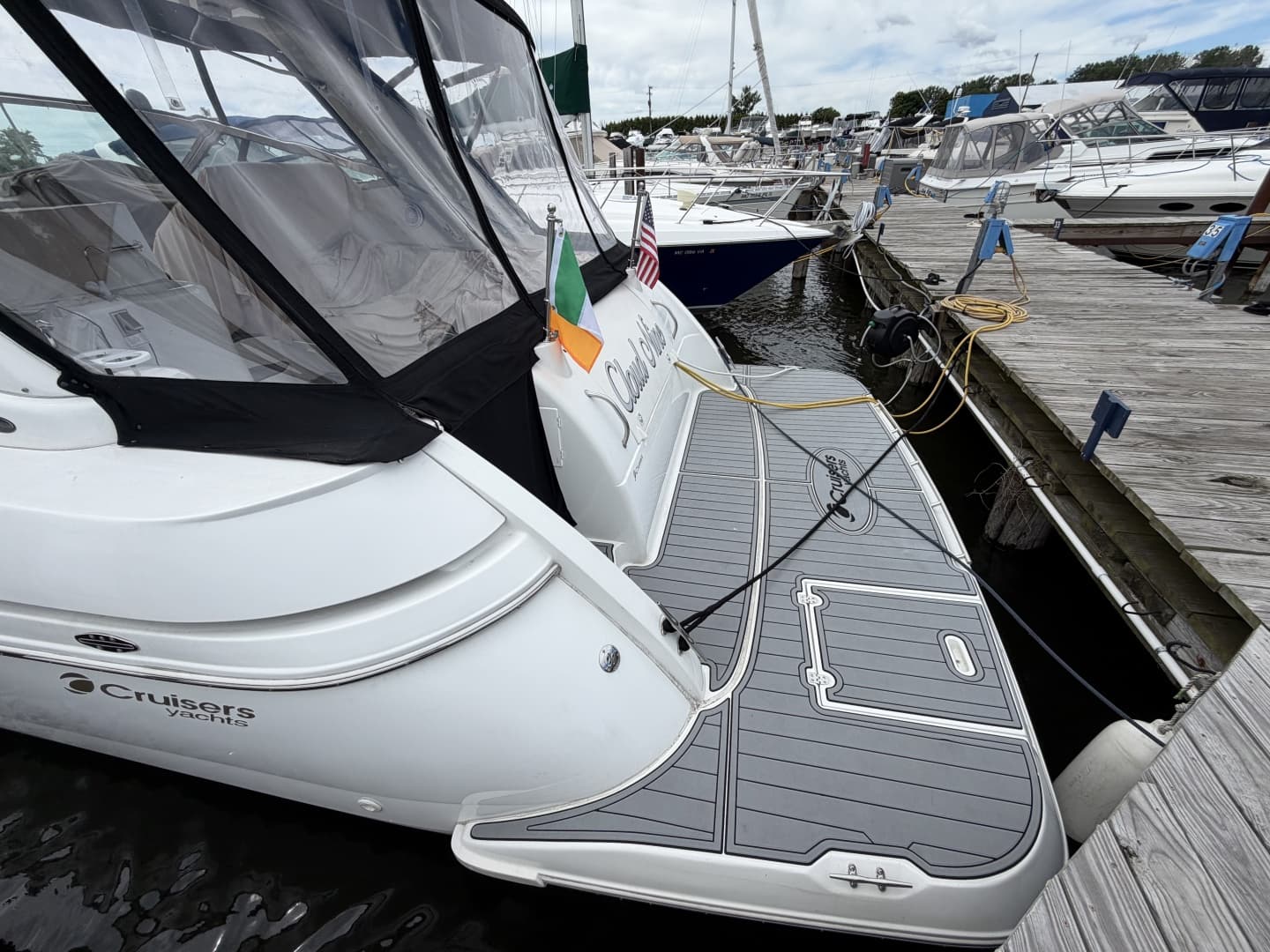 2001 Cruisers Yachts 3780 Express
