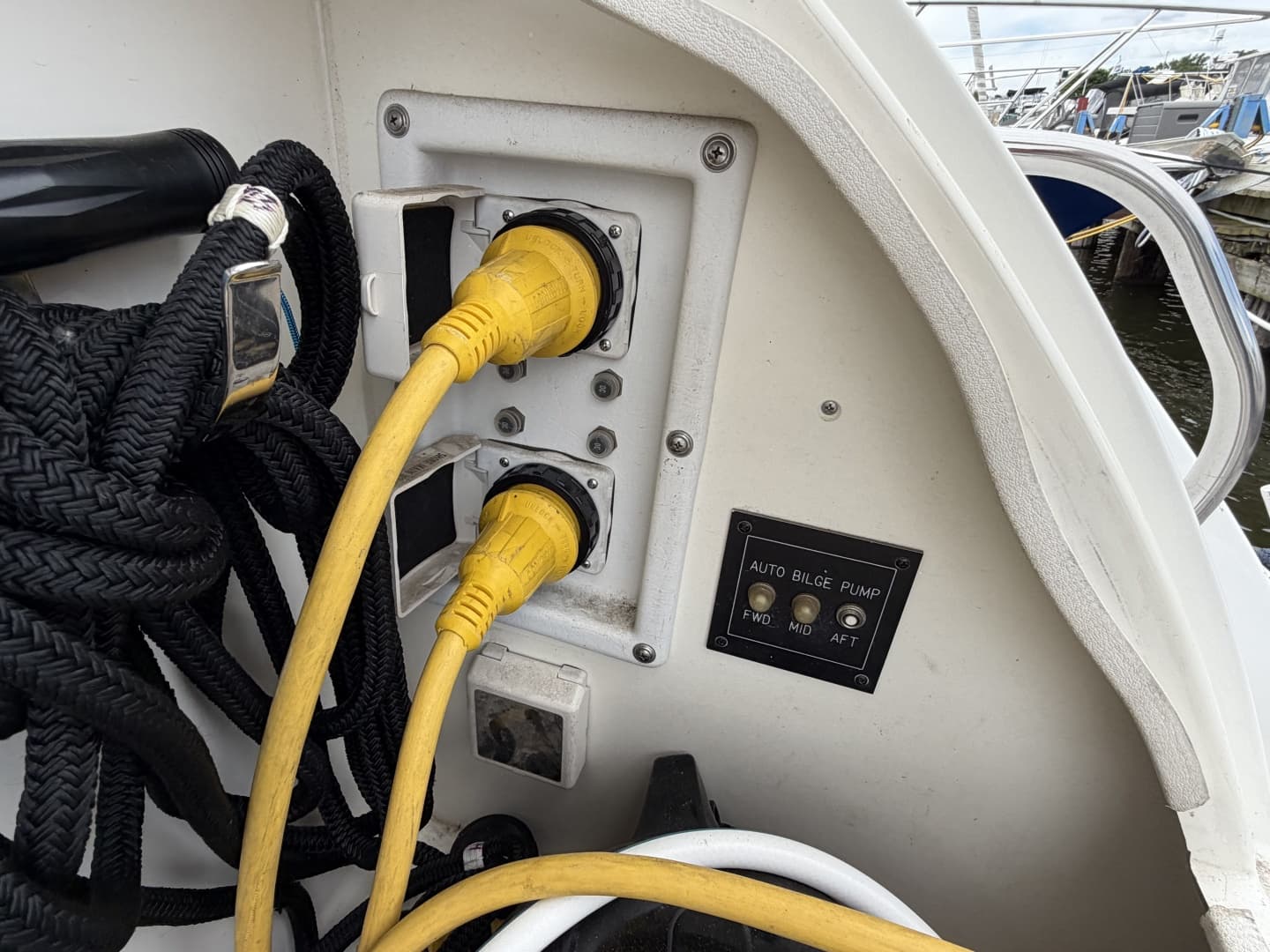 2001 Cruisers Yachts 3780 Express