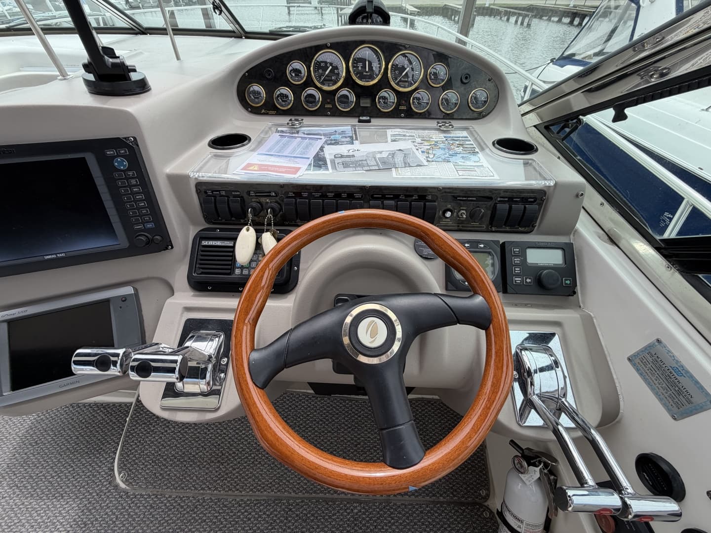 2001 Cruisers Yachts 3780 Express
