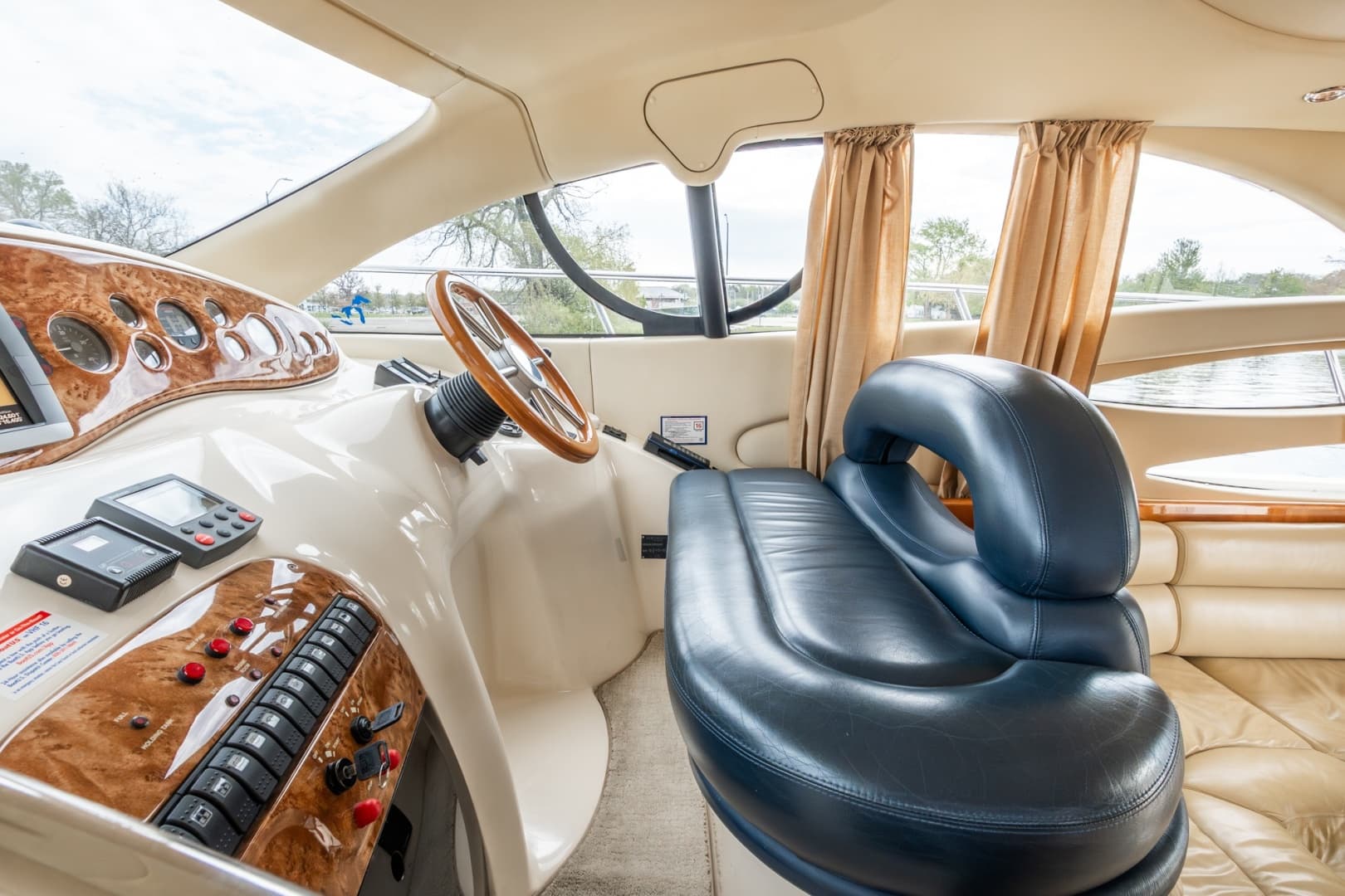 2004 Azimut 39 Flybridge