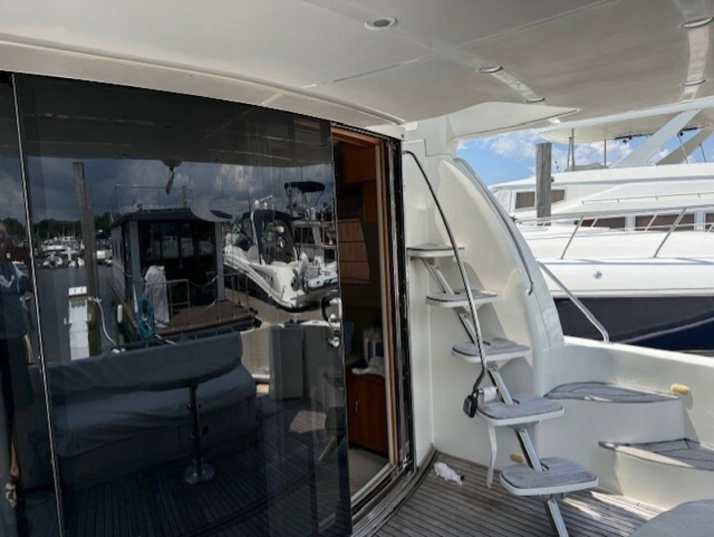 2006 Carver Voyager