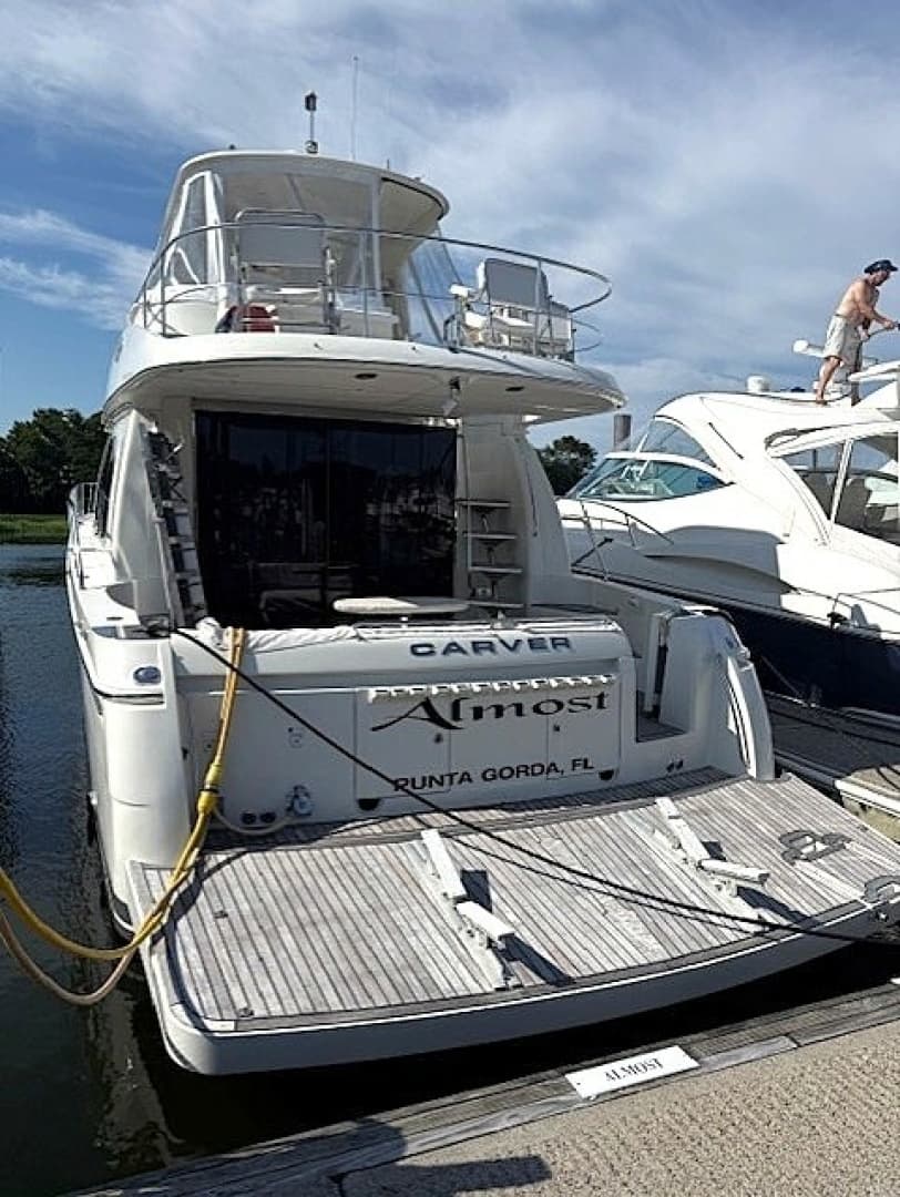 2006 Carver Voyager