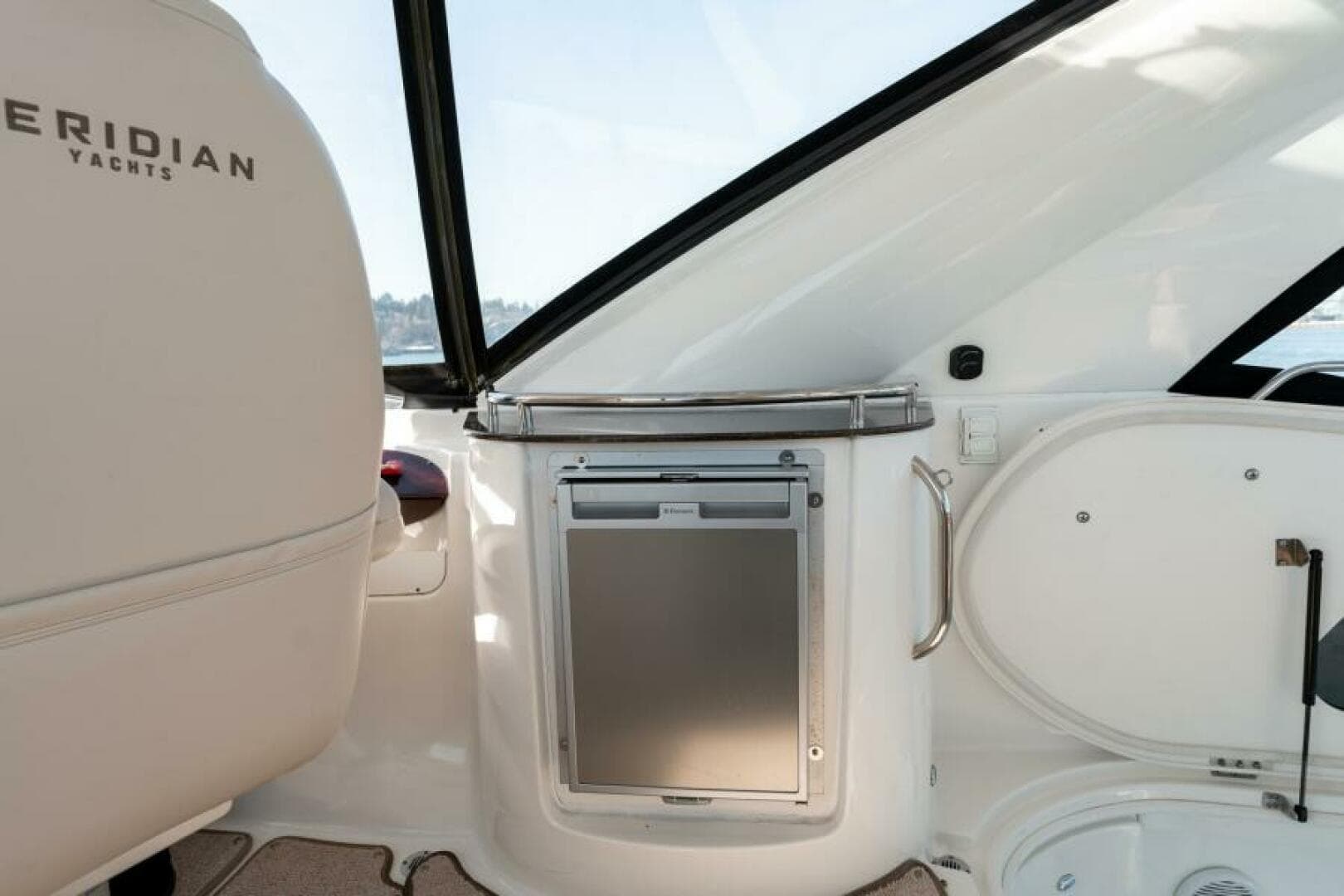 2014 Meridian 441 Sedan