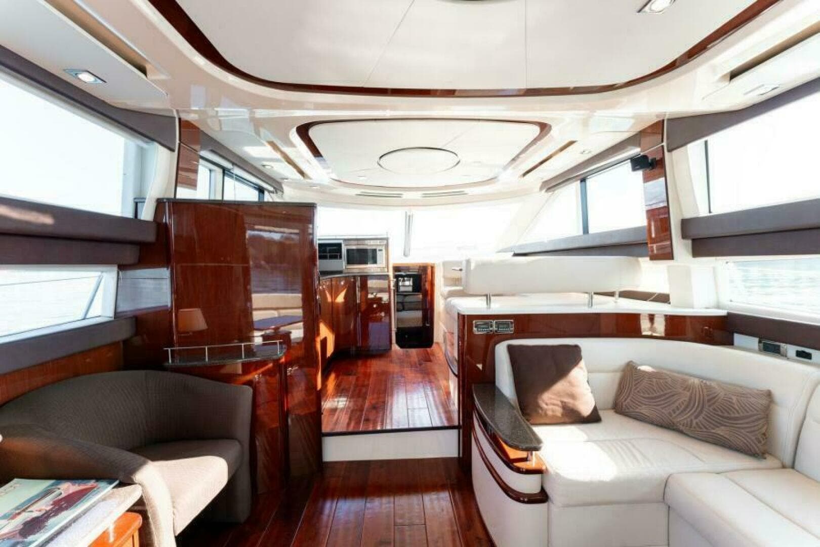 2014 Meridian 441 Sedan