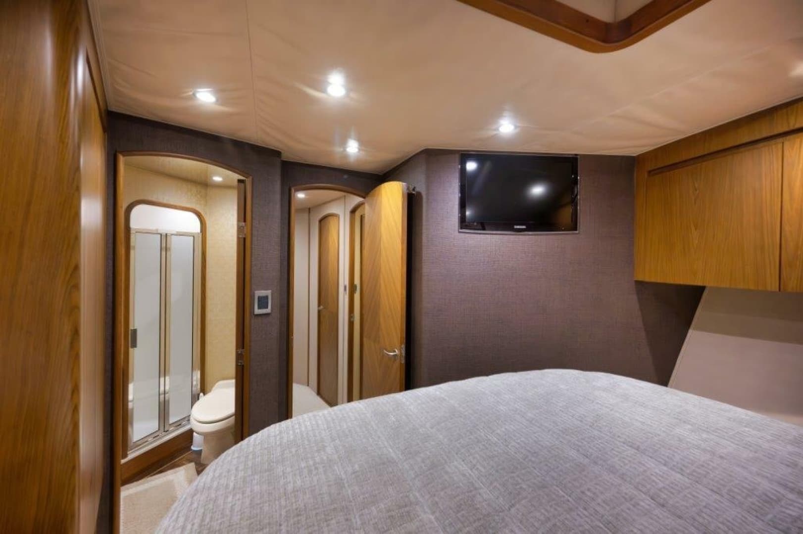 Viking 70 - Cutter Bill - Stateroom