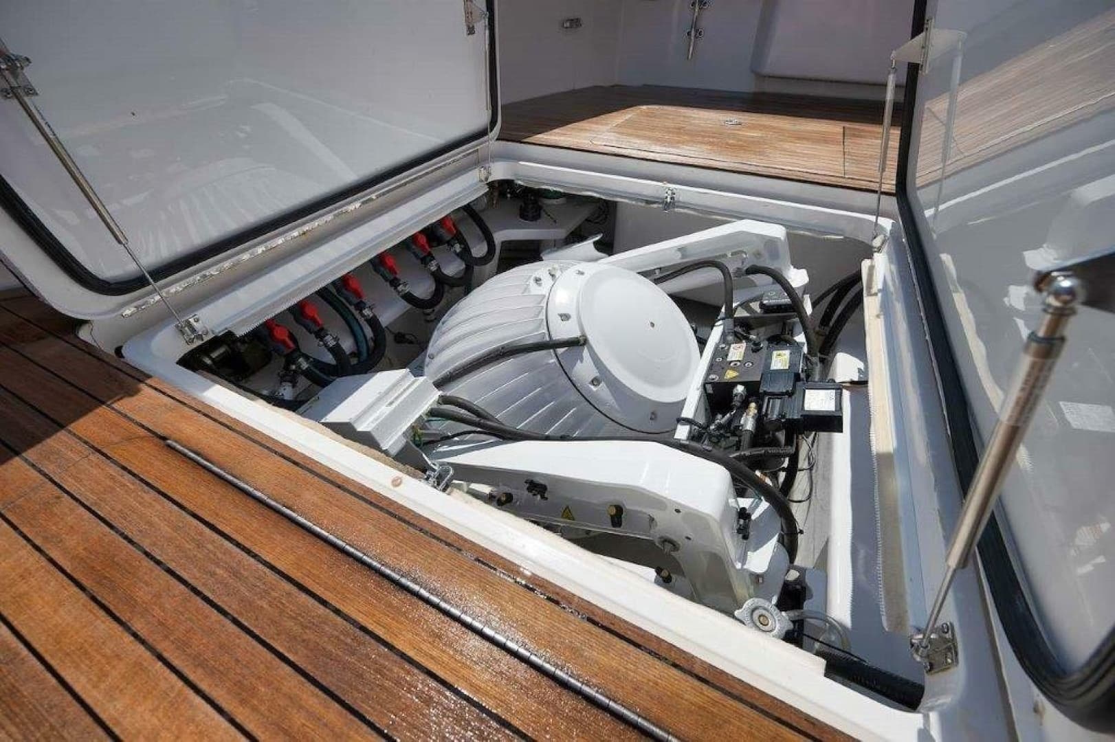 Viking 70 - Cutter Bill - Cockpit