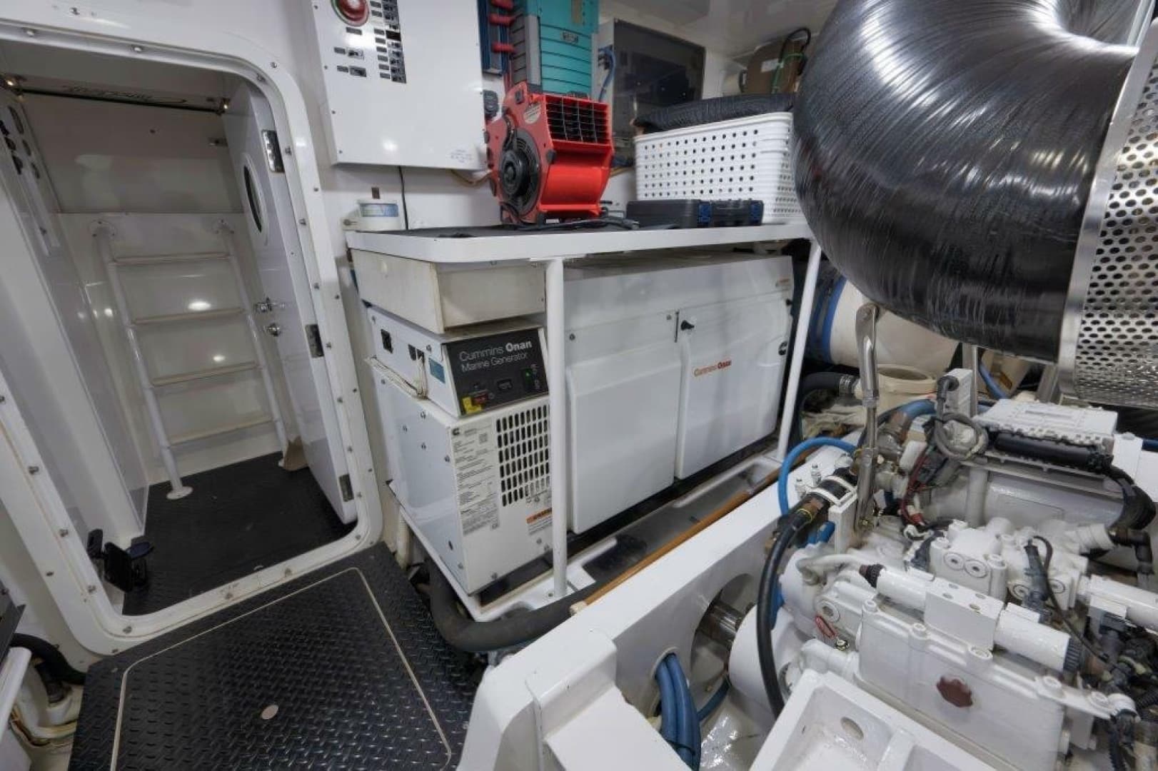 Viking 70 - Cutter Bill - Engine Room