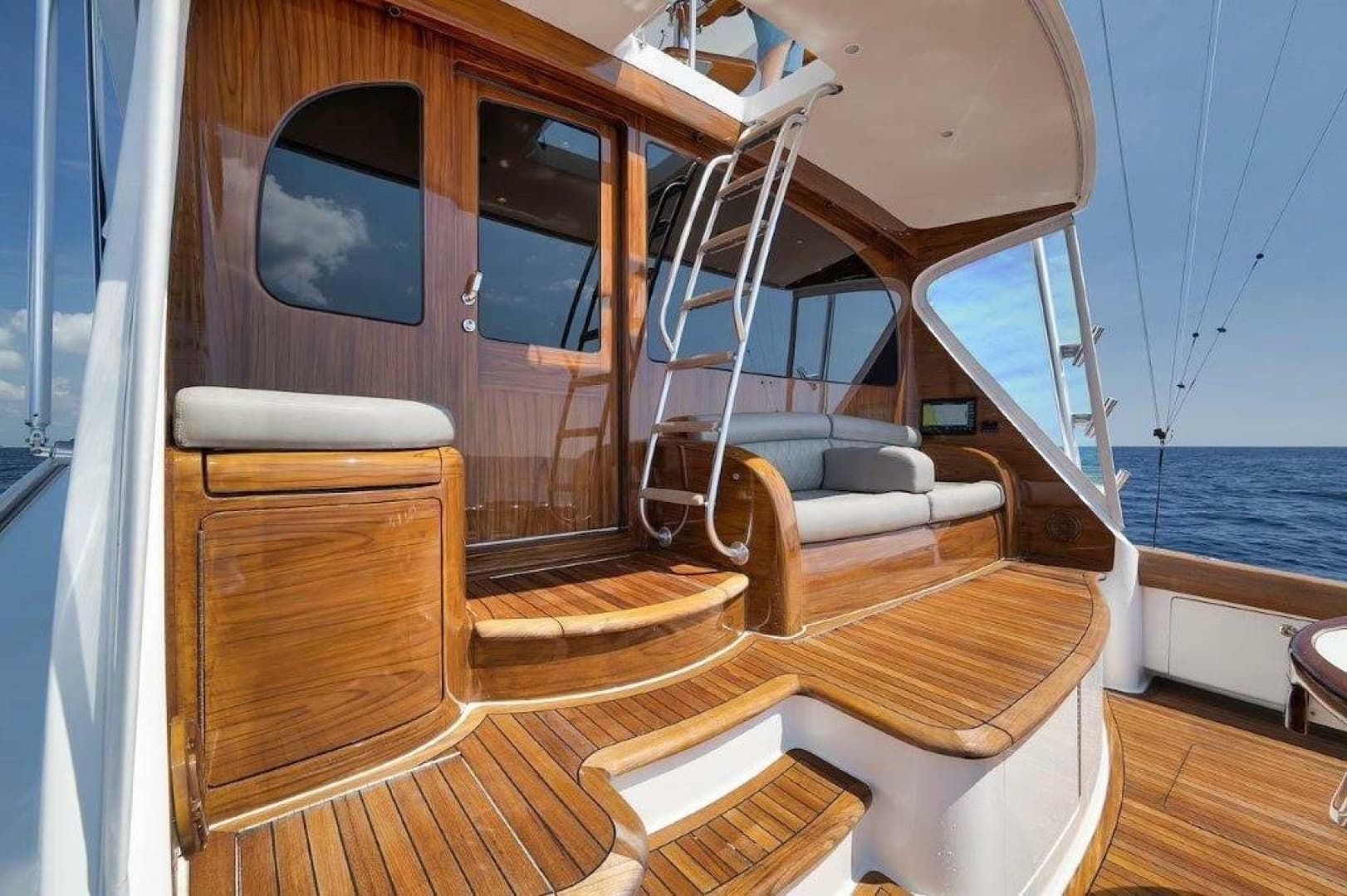 Viking 70 - Cutter Bill - Cockpit