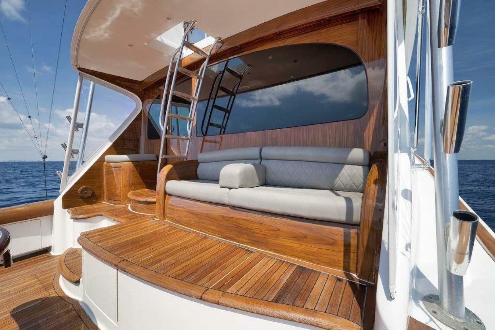 Viking 70 - Cutter Bill - Cockpit