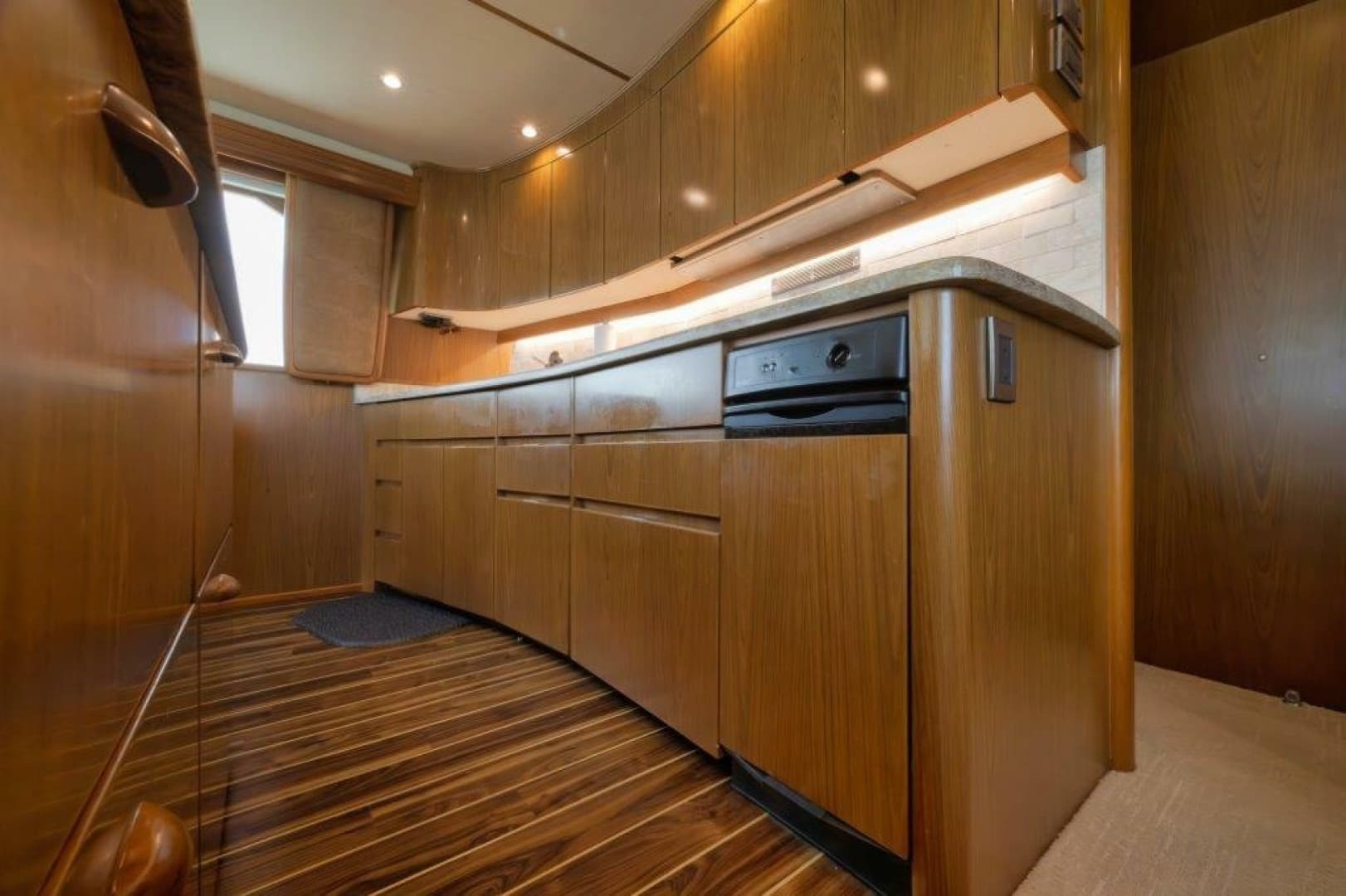 Viking 70 - Cutter Bill - Galley