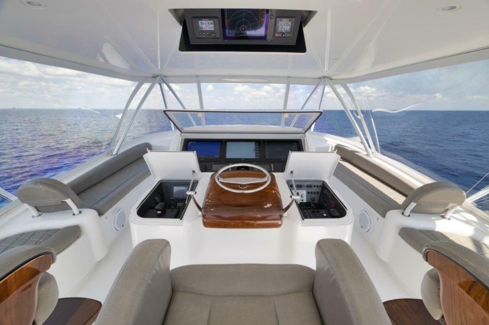 Viking 70 - Cutter Bill - Flybridge