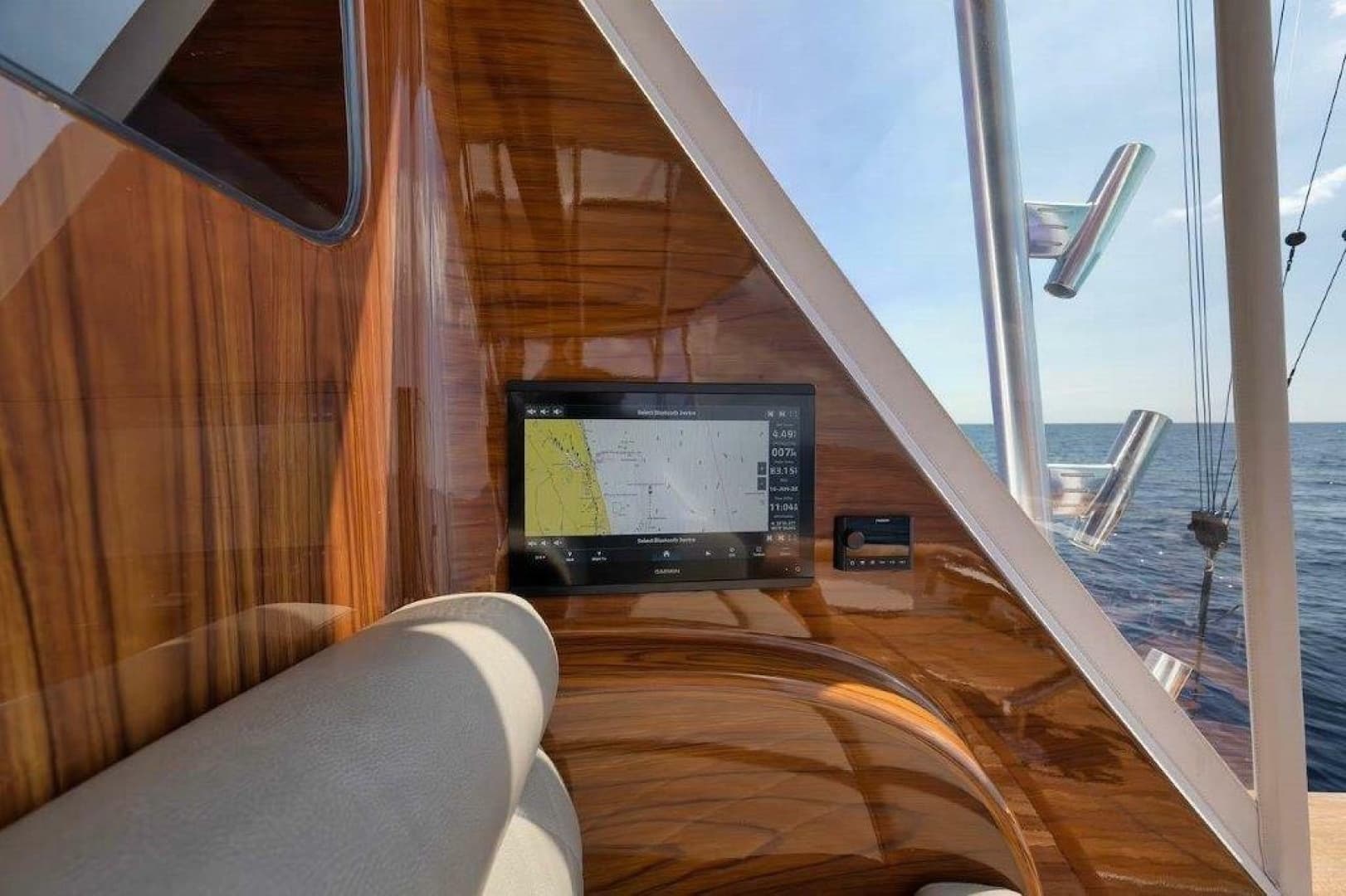 Viking 70 - Cutter Bill - Cockpit