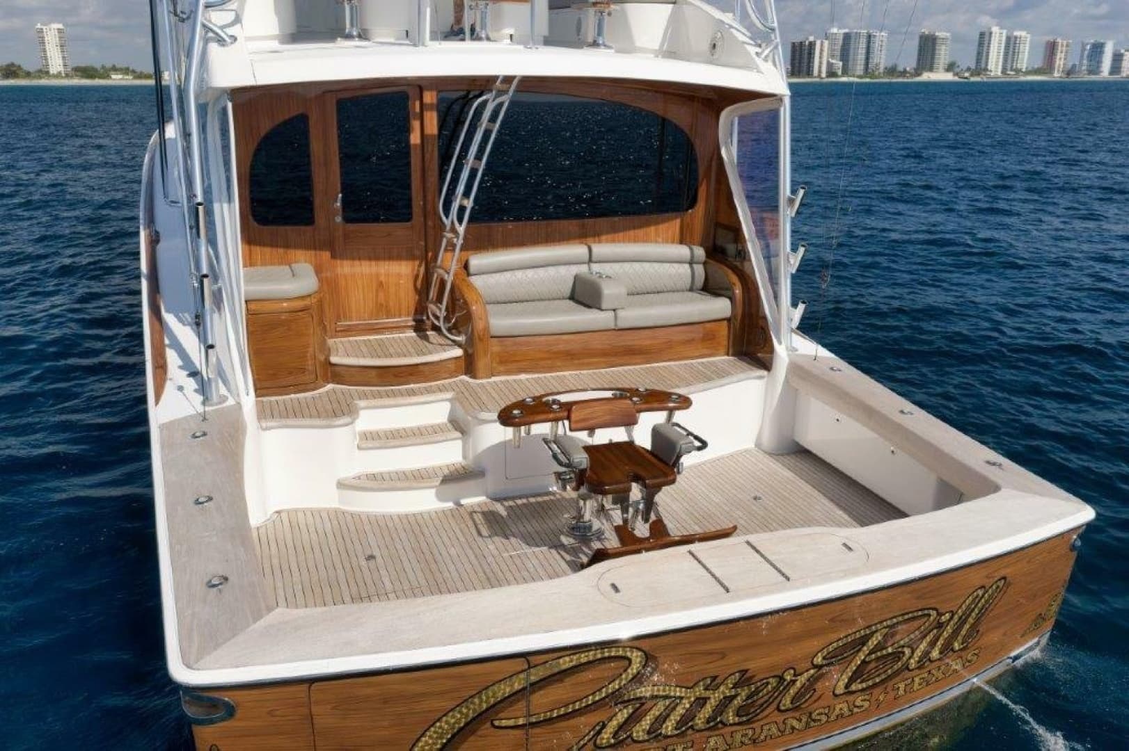 Viking 70 - Cutter Bill - Cockpit